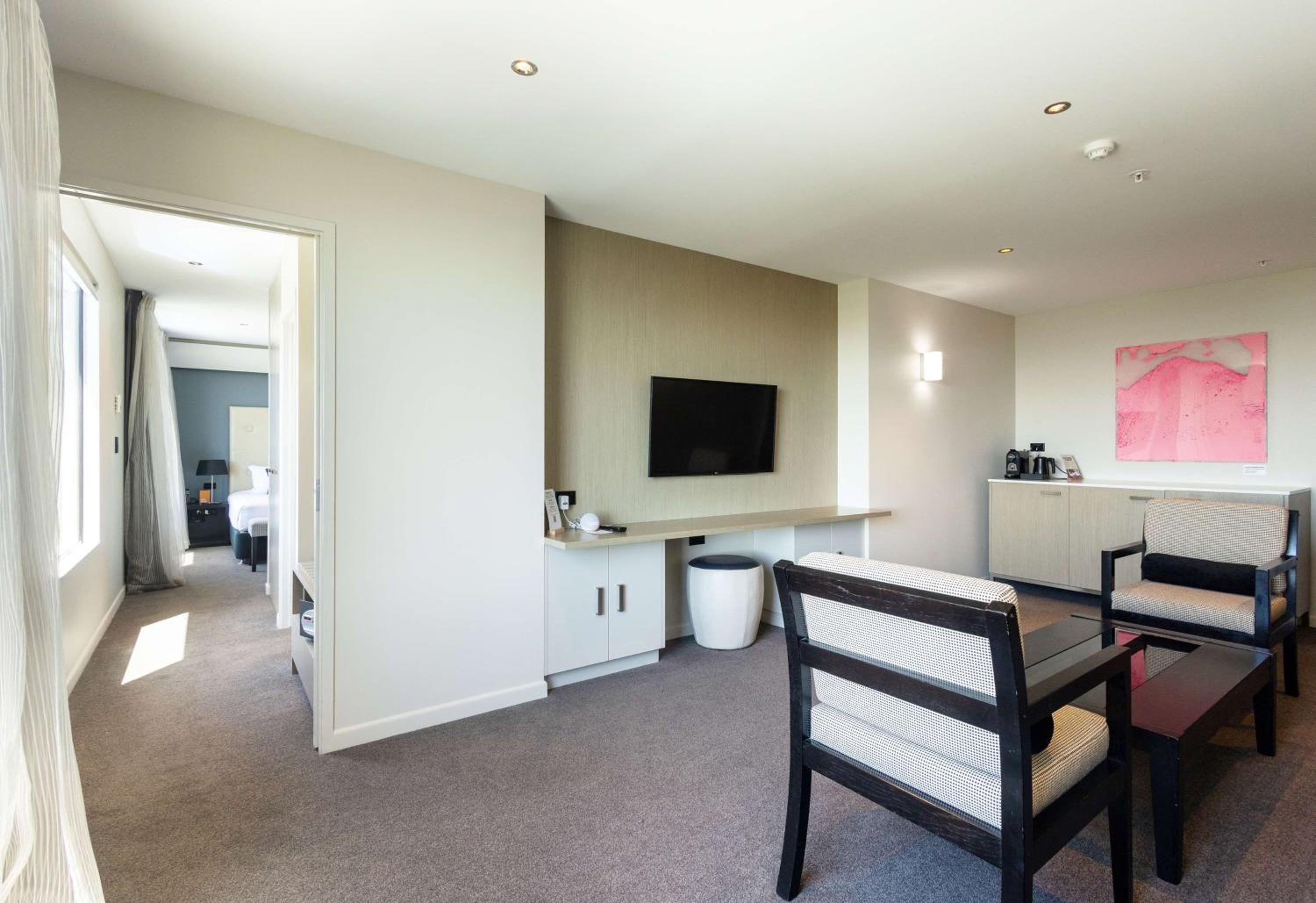 Premium Suite - Photo 2