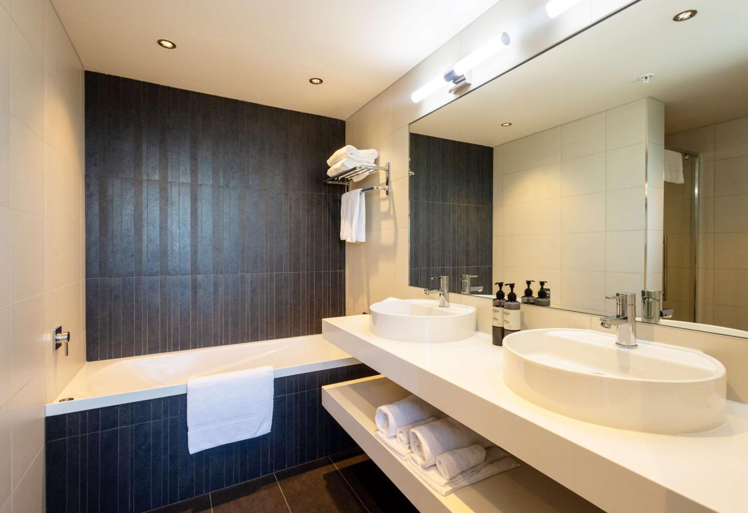 Premium Suite - Photo 4