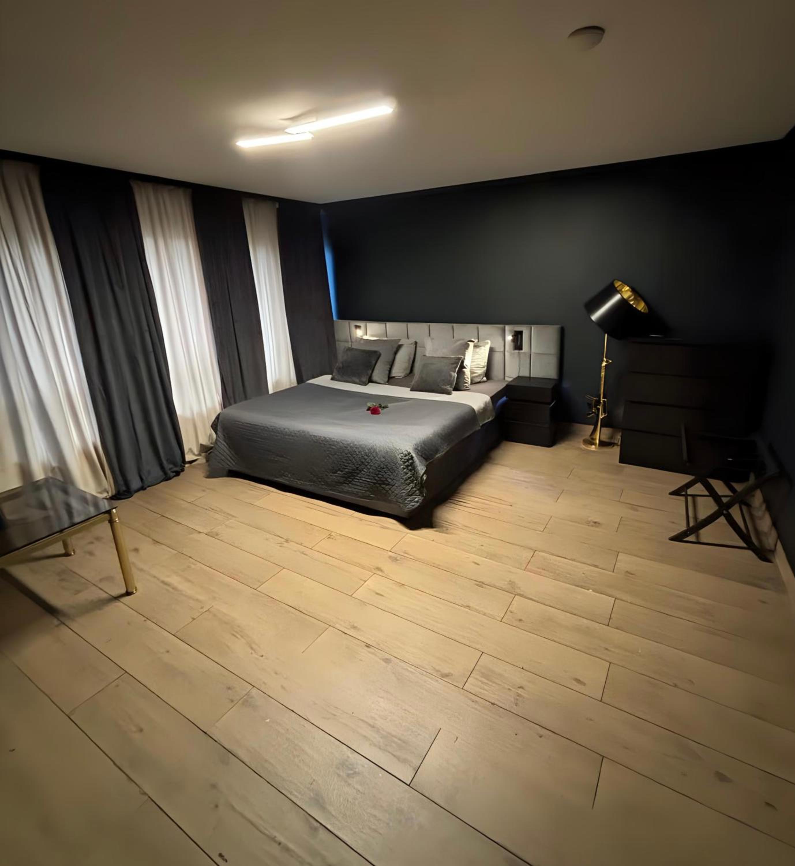 Deluxe King Room photo 2