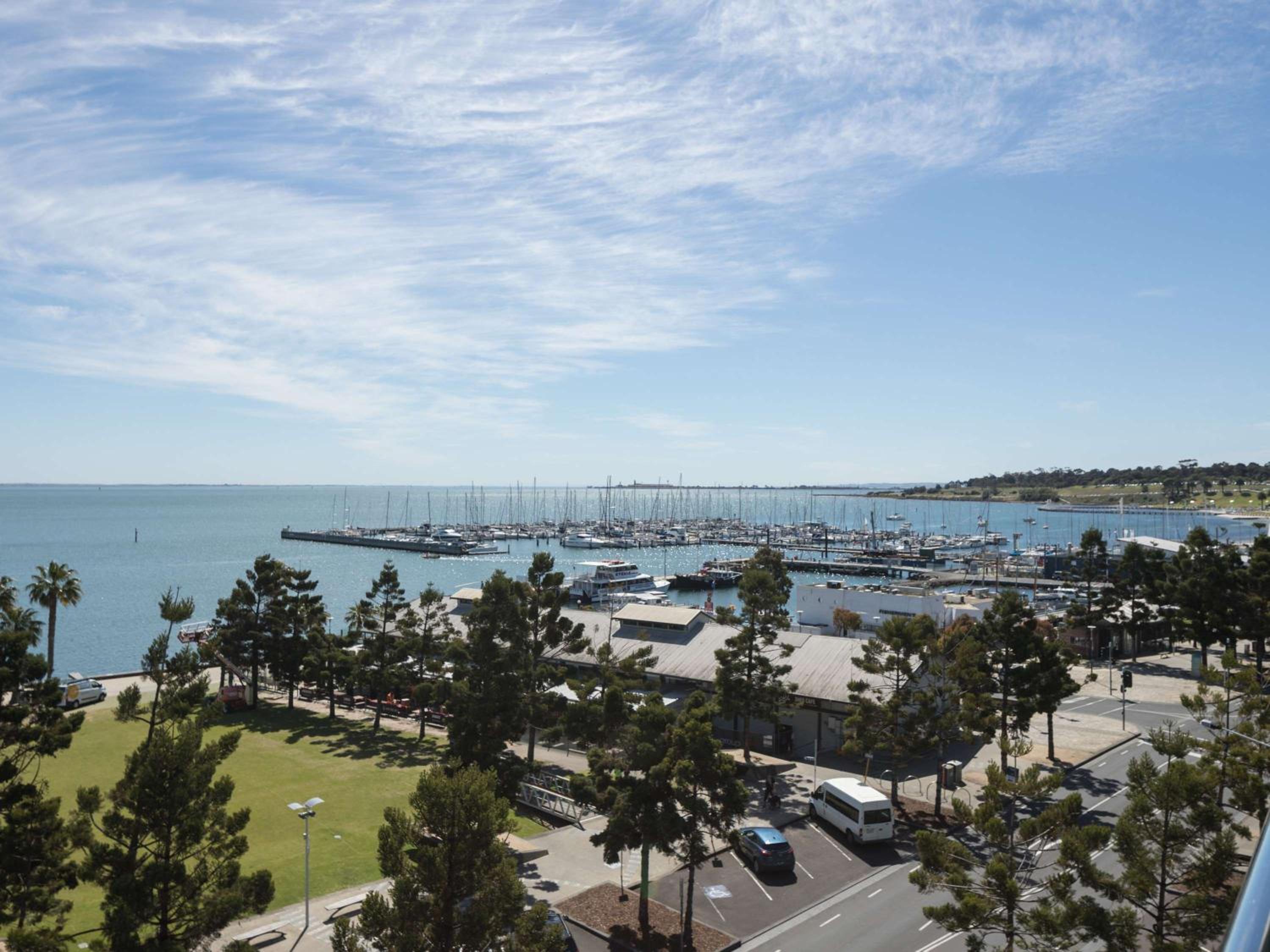 Deluxe King Room with Bay View - Photo 8