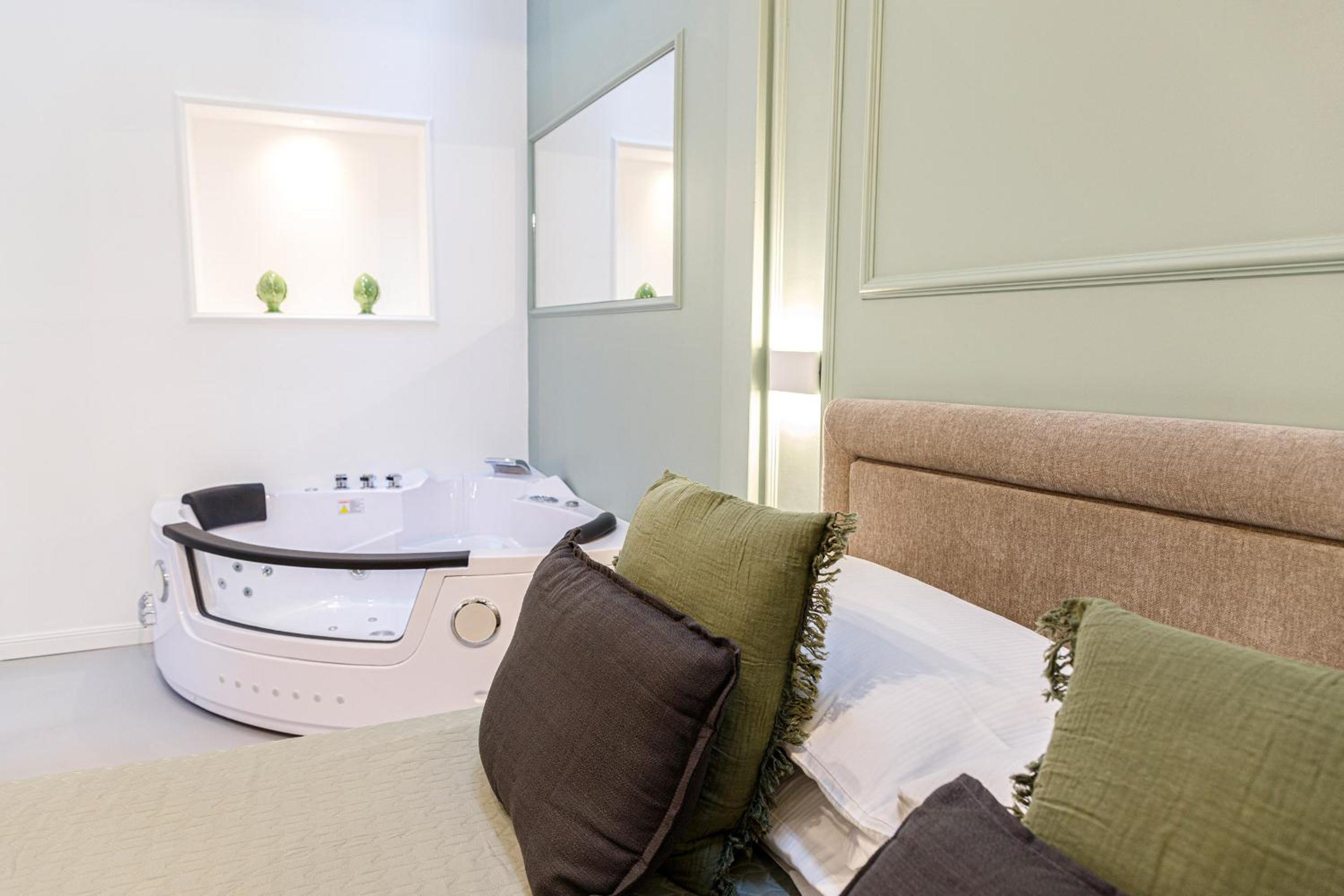 King Room with Spa Bath photo 2