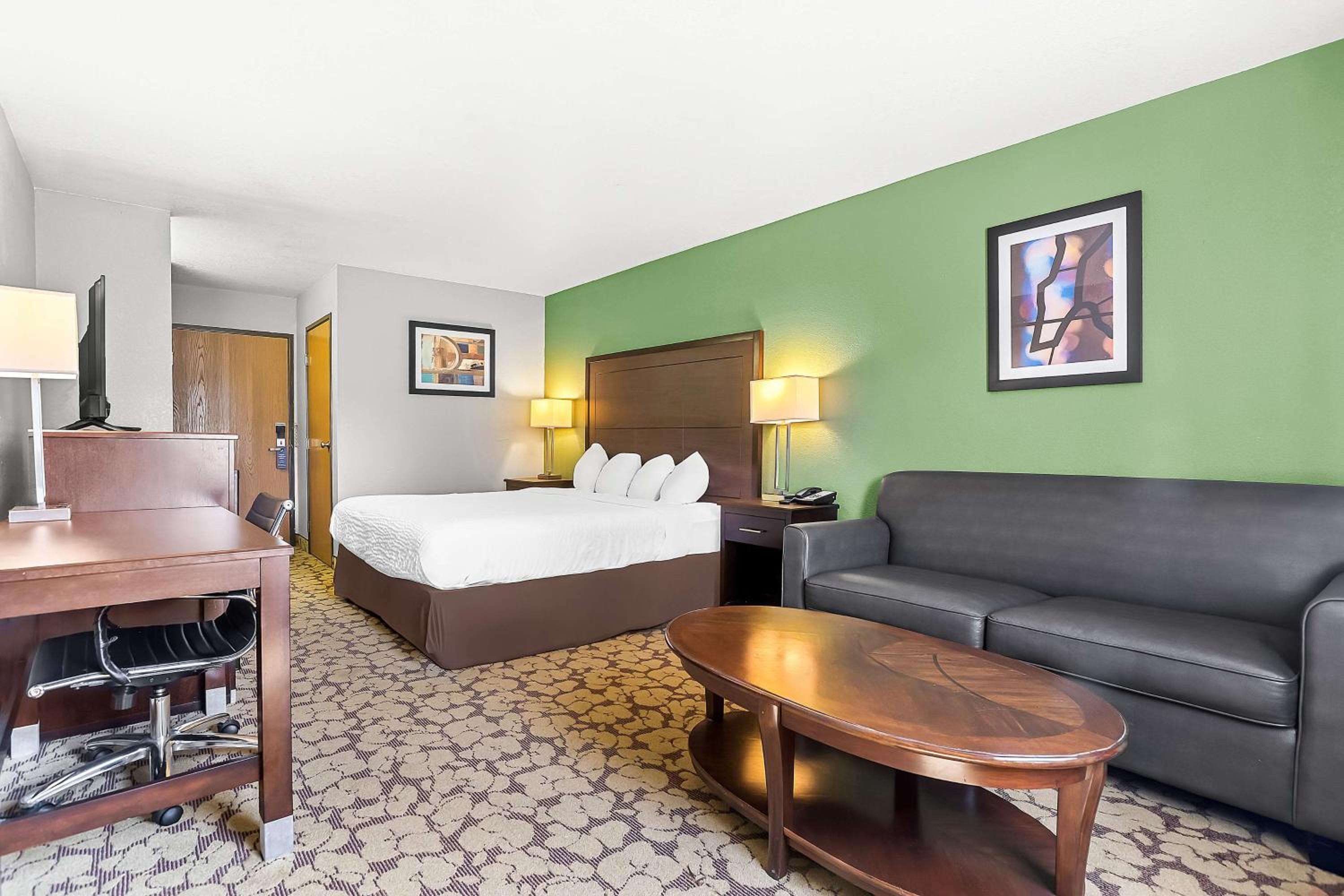King Suite - Photo 3