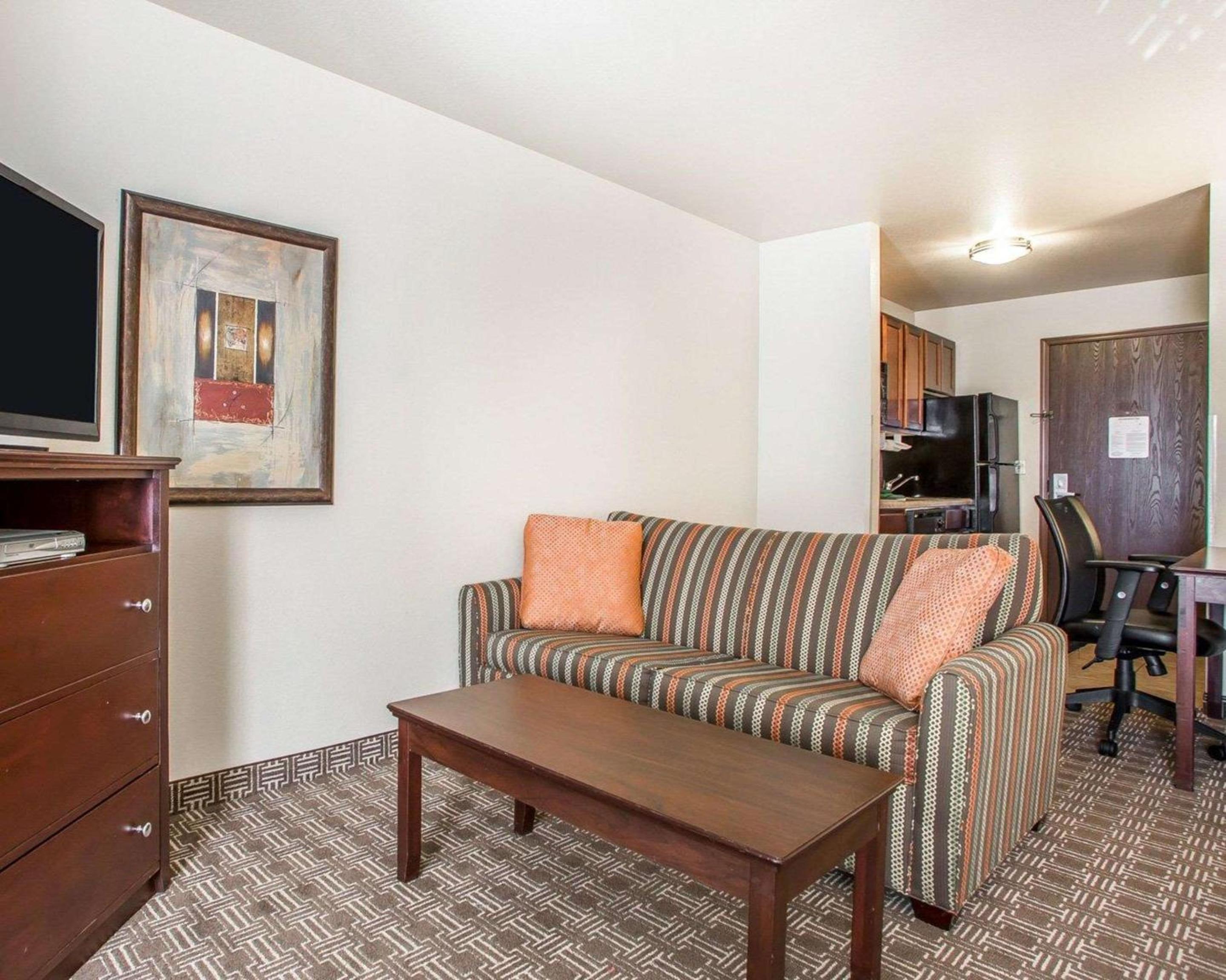 King Suite - Non-Smoking - Photo 1