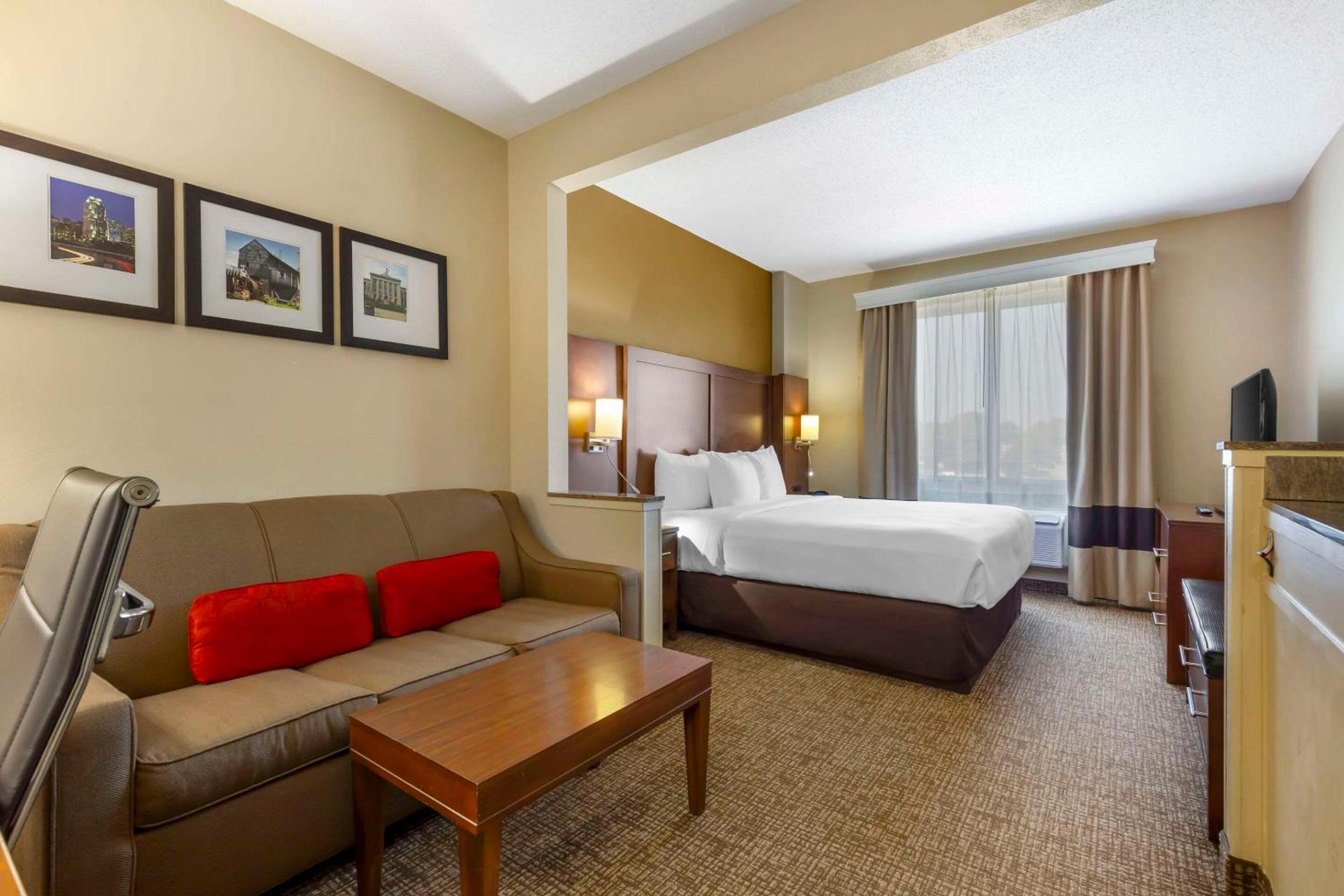 King Suite - Non-Smoking - Photo 1