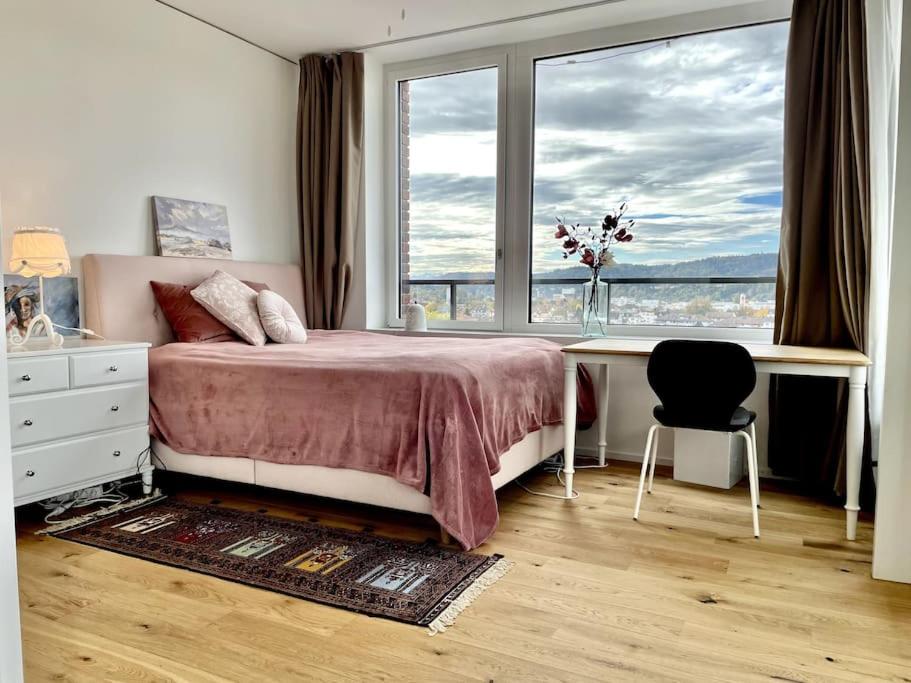 One-Bedroom Apartment photo 2