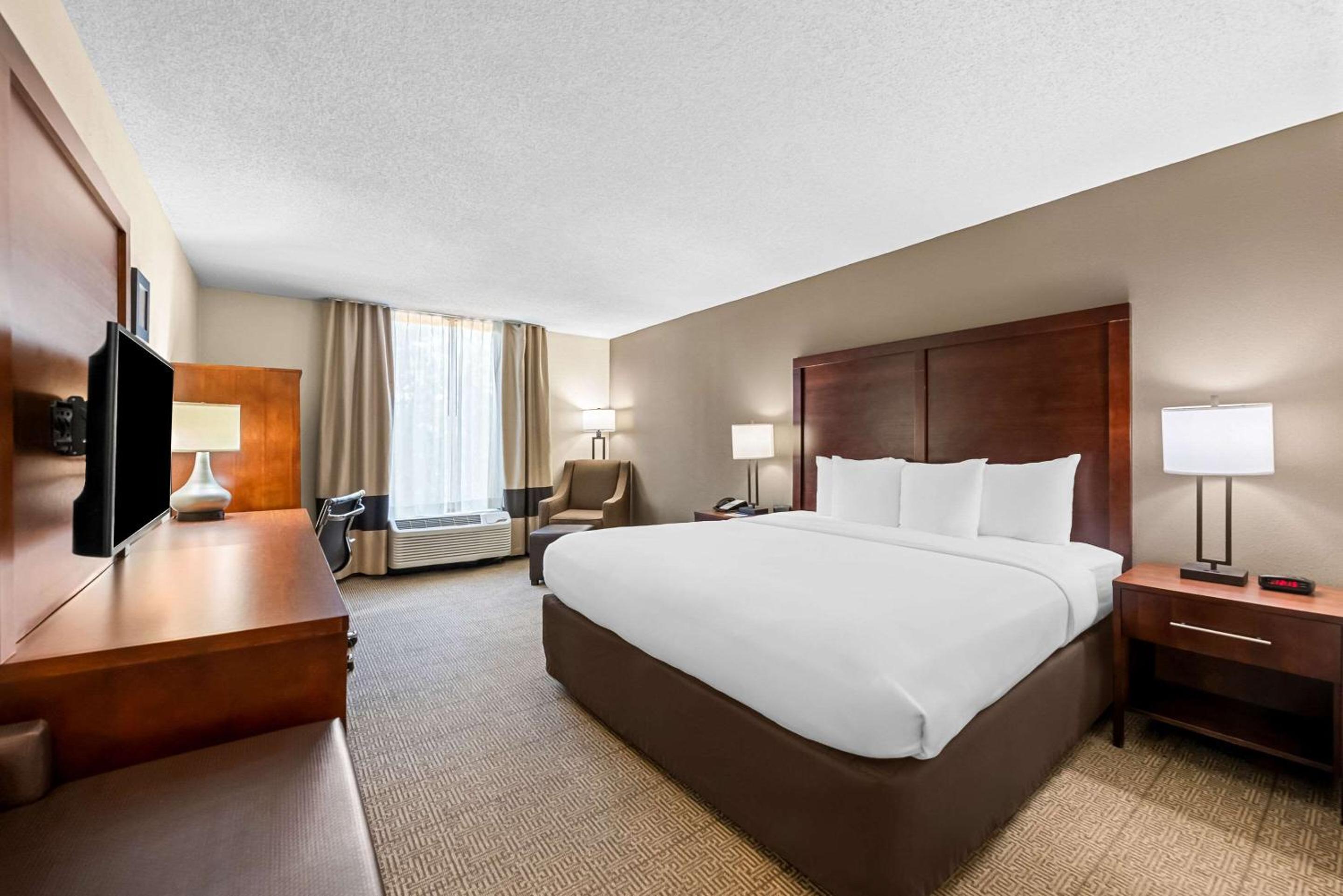 King Room - Non-Smoking - Photo 1