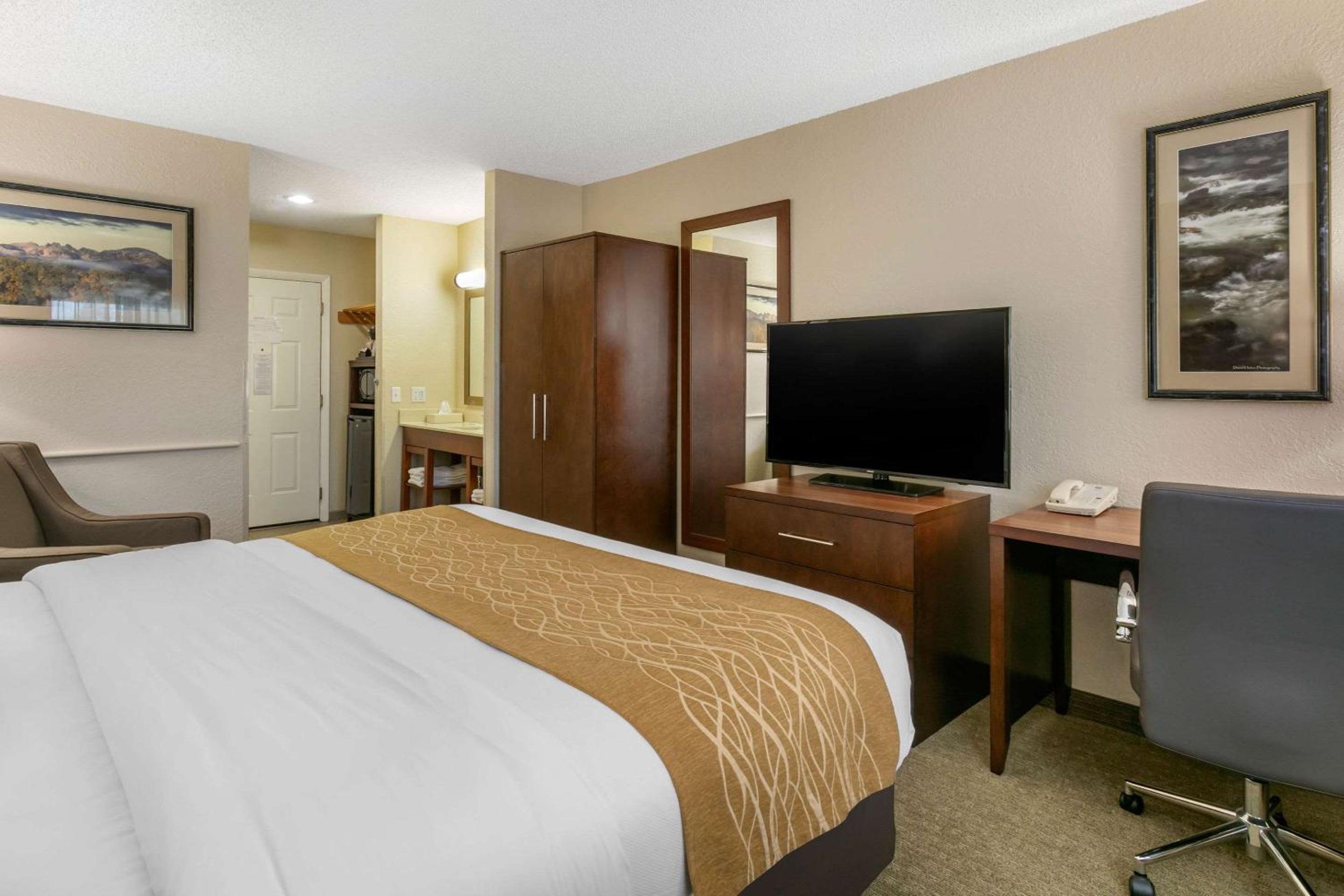 Standard King Room - Non-Smoking - Photo 3