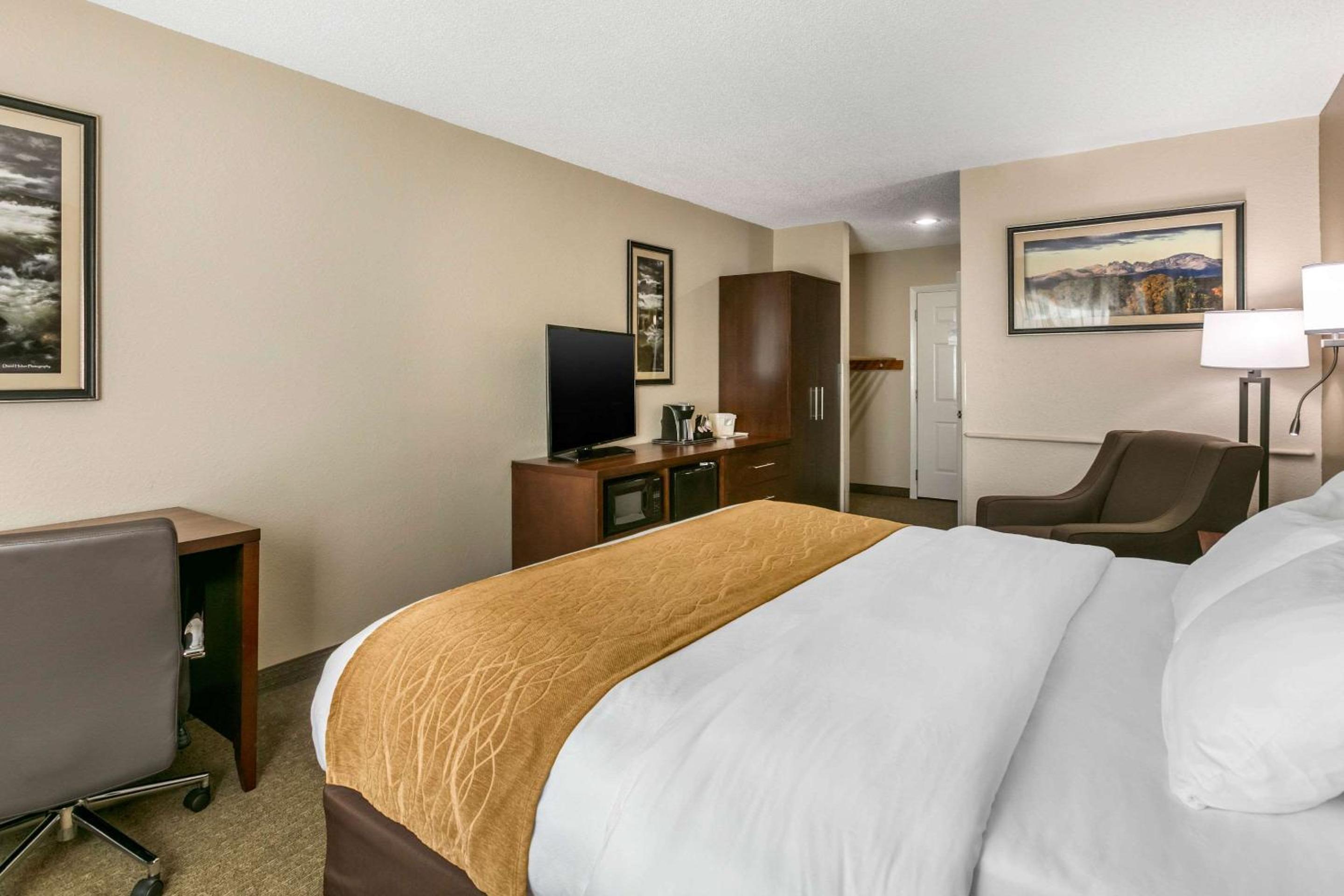 Standard King Room - Non-Smoking - Photo 7