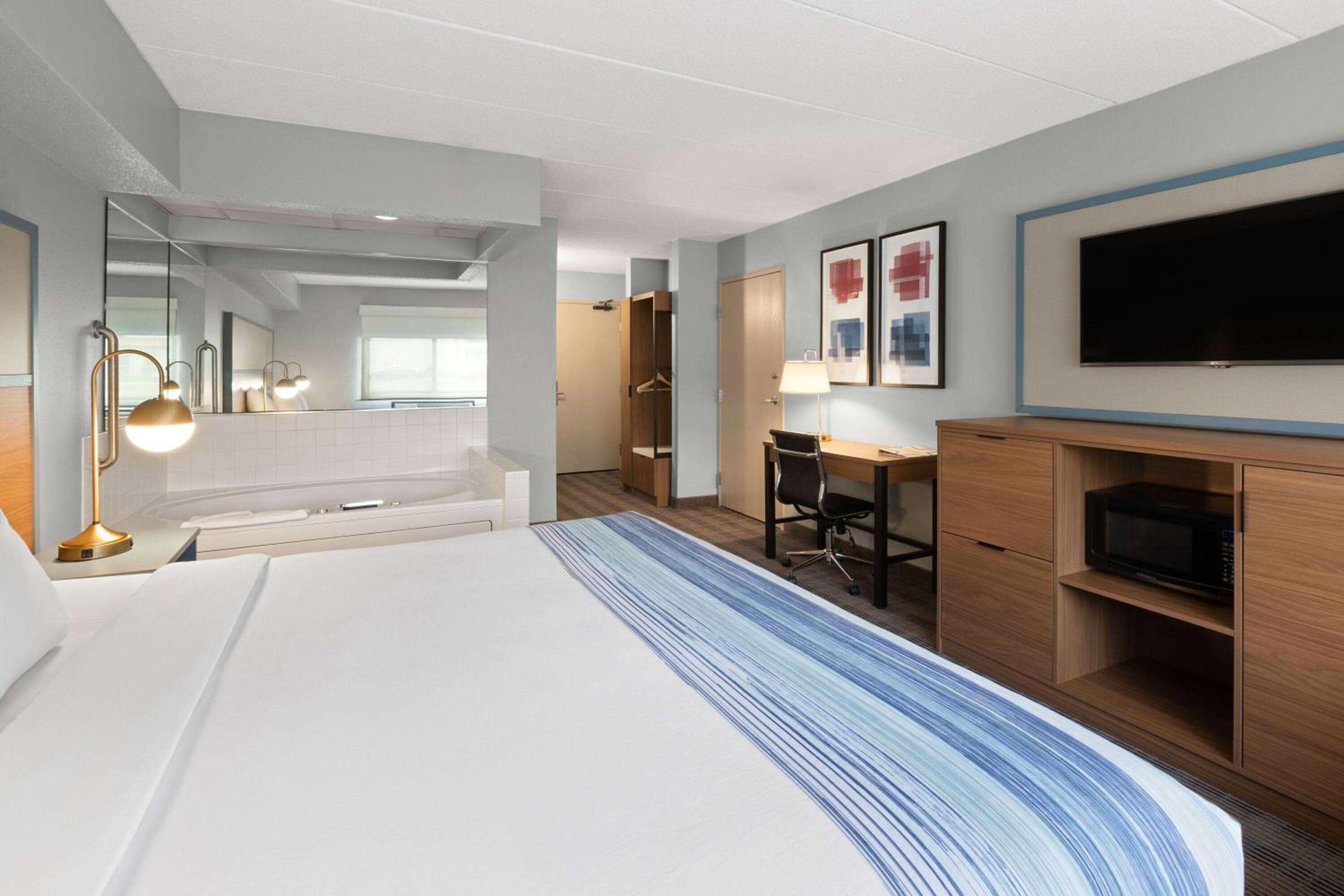 King Room - Mobility Access/Non-Smoking photo 3