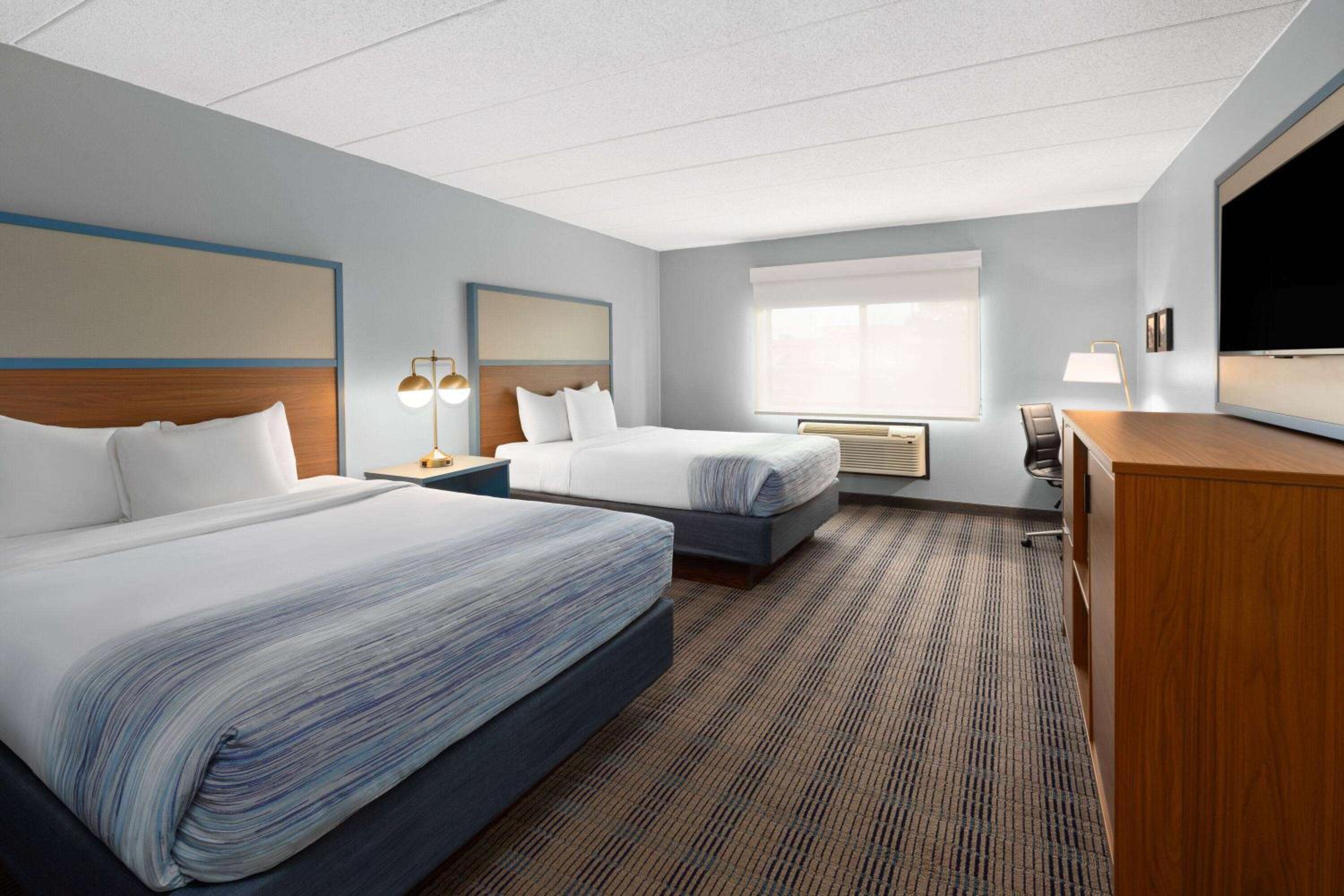 Queen Room with Two Queen Beds - Mobility Access/Non-Smoking photo 1