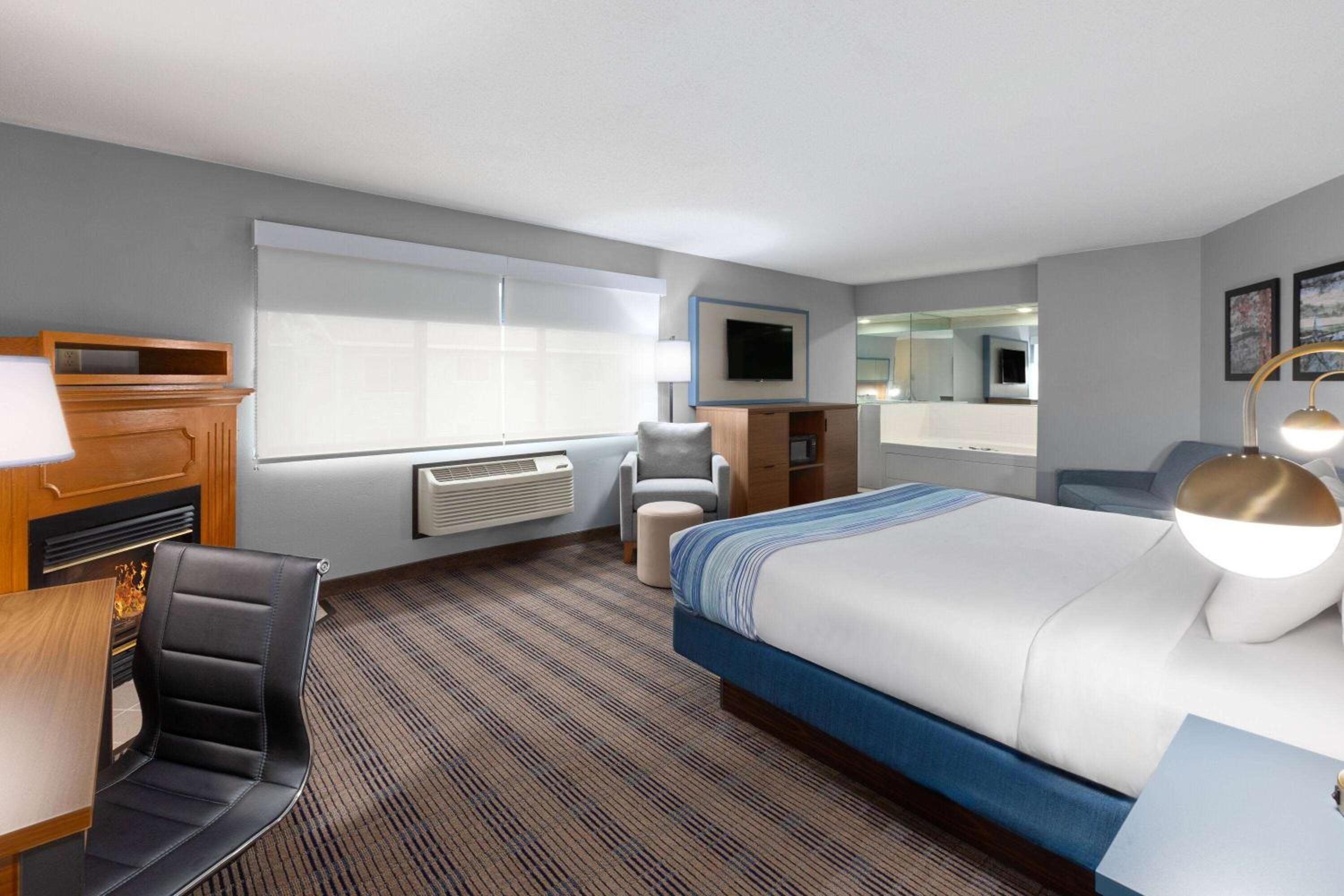 Deluxe King Studio Suite - Second Floor/Non-Smoking photo 2