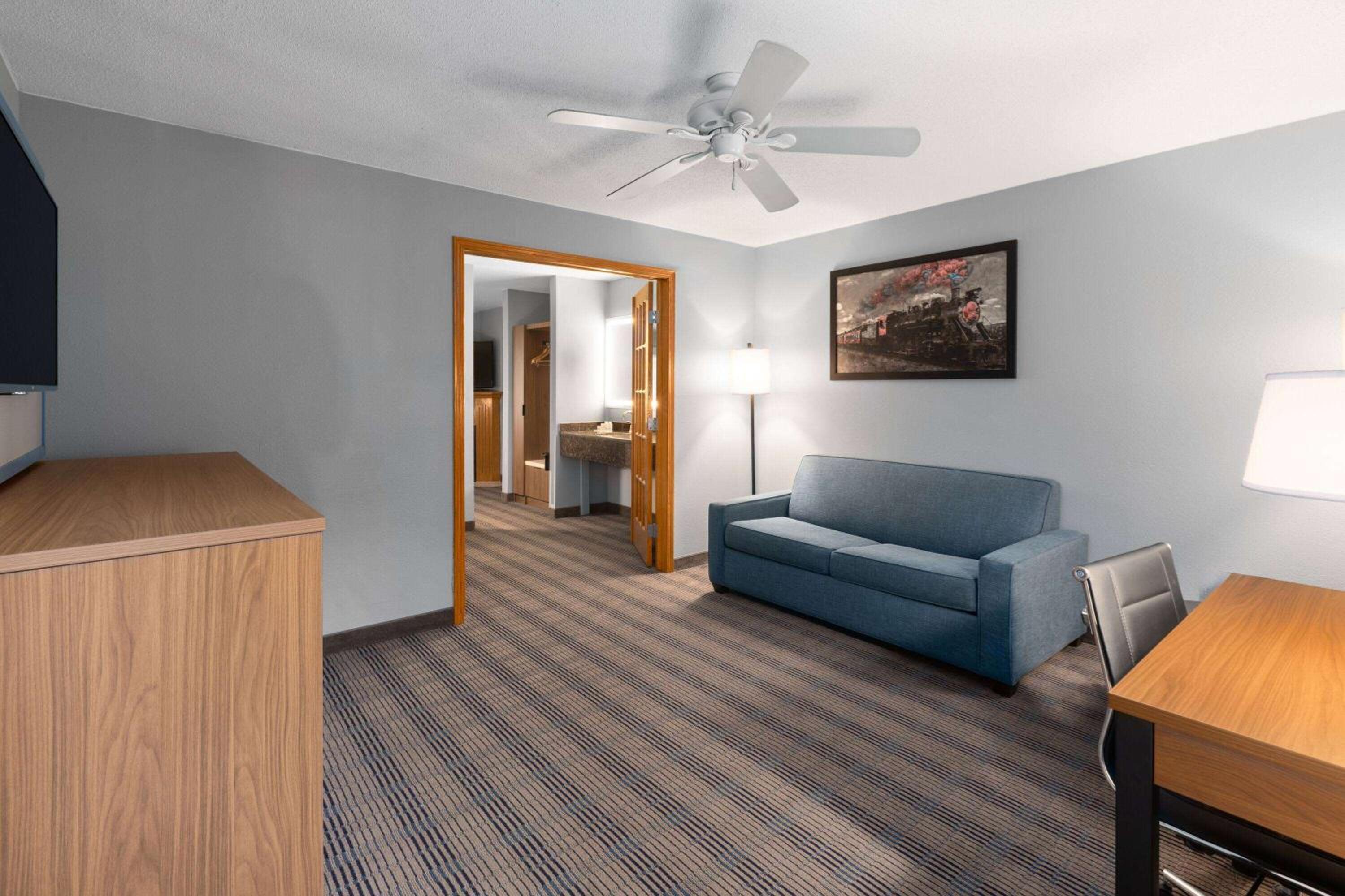 One-Bedroom Superior King Suite - Second Floor/Non-Smoking photo 1