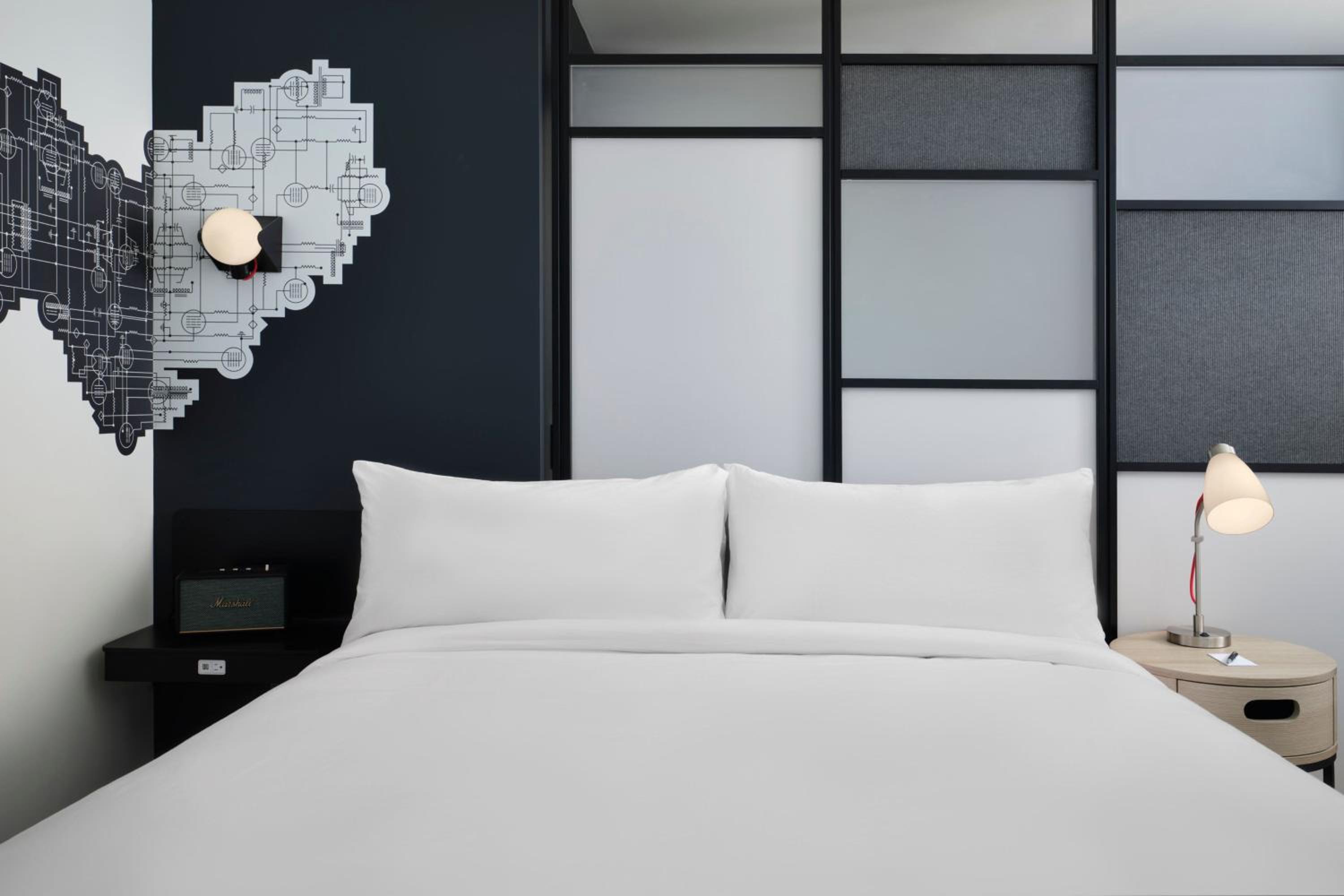 Queen Room with Two Queen Beds - Photo 3