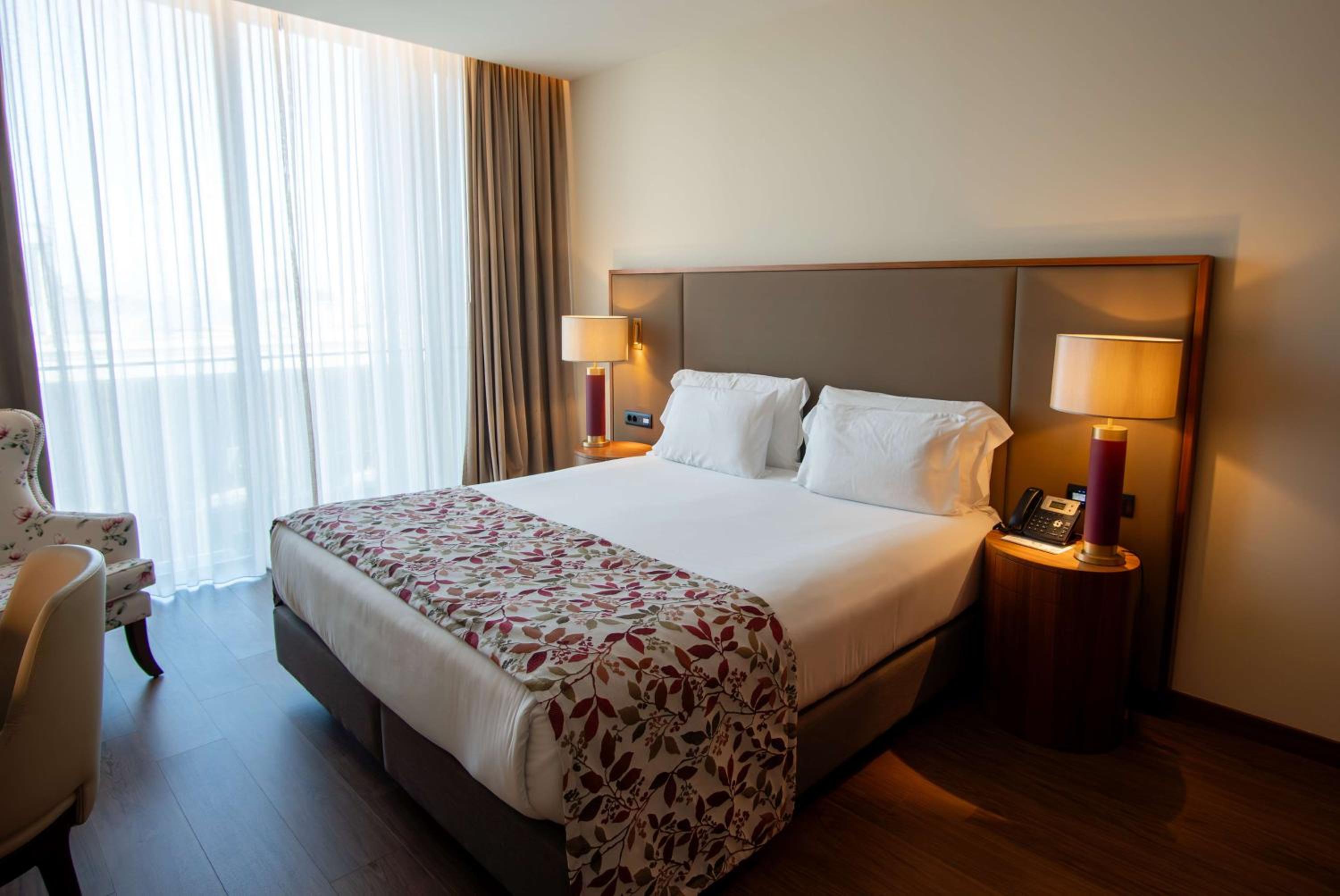 One-Bedroom King Suite with Balcony - Photo 2