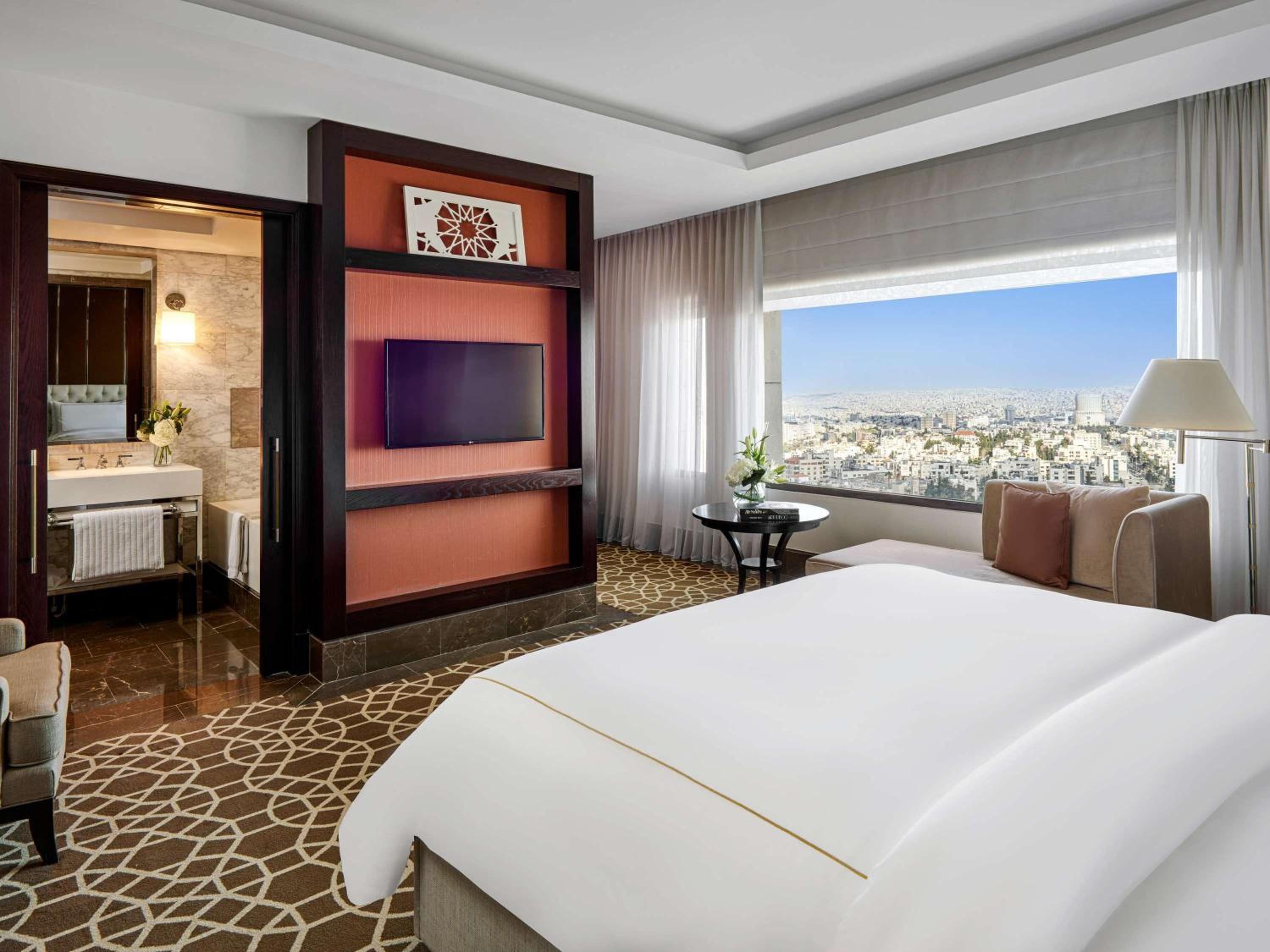 Deluxe King Room Smoking