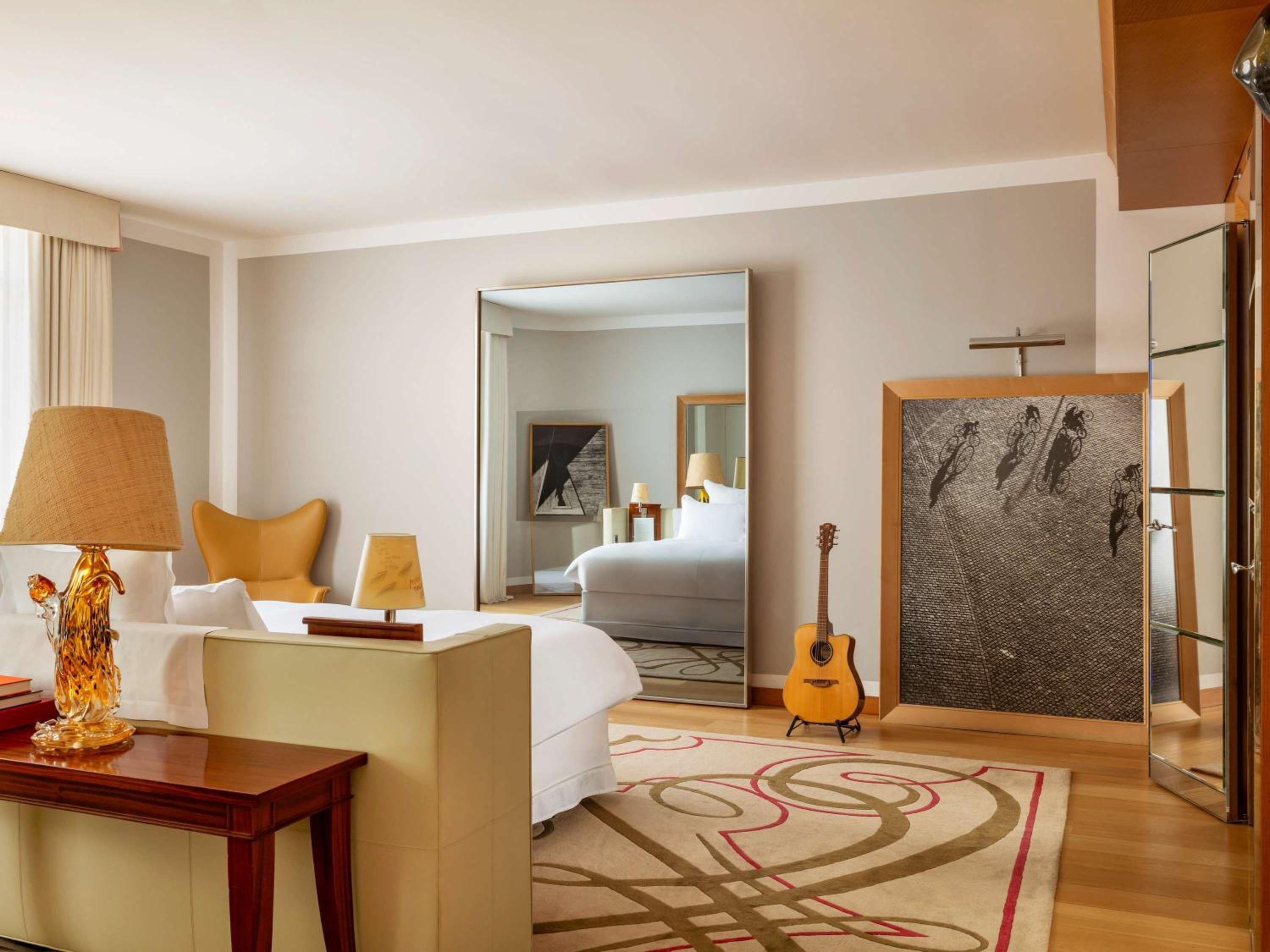 Gallery King Suite