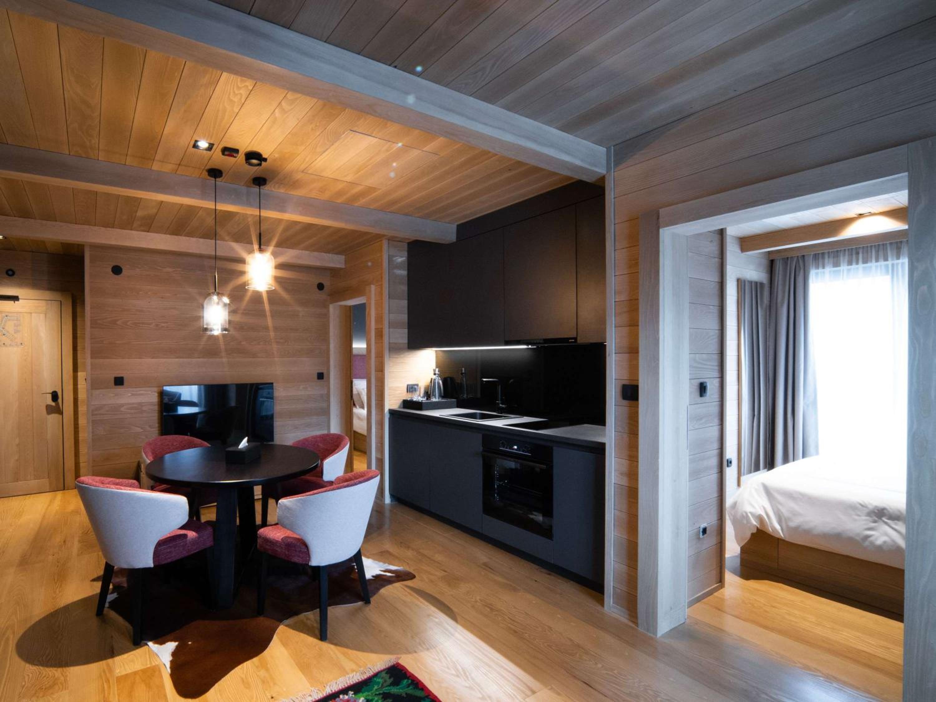 Signature Suite - Photo 3