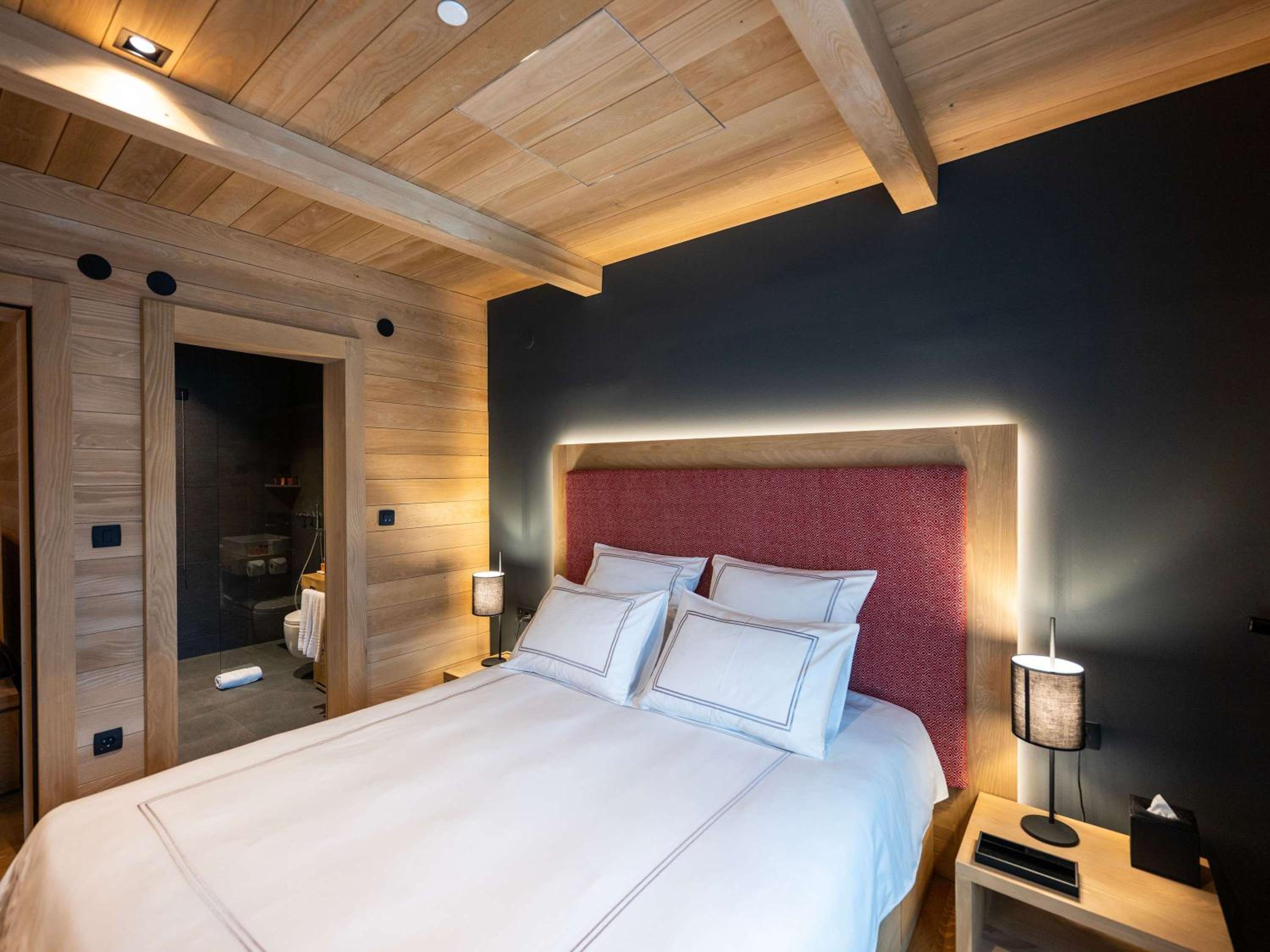 Signature Suite - Photo 1
