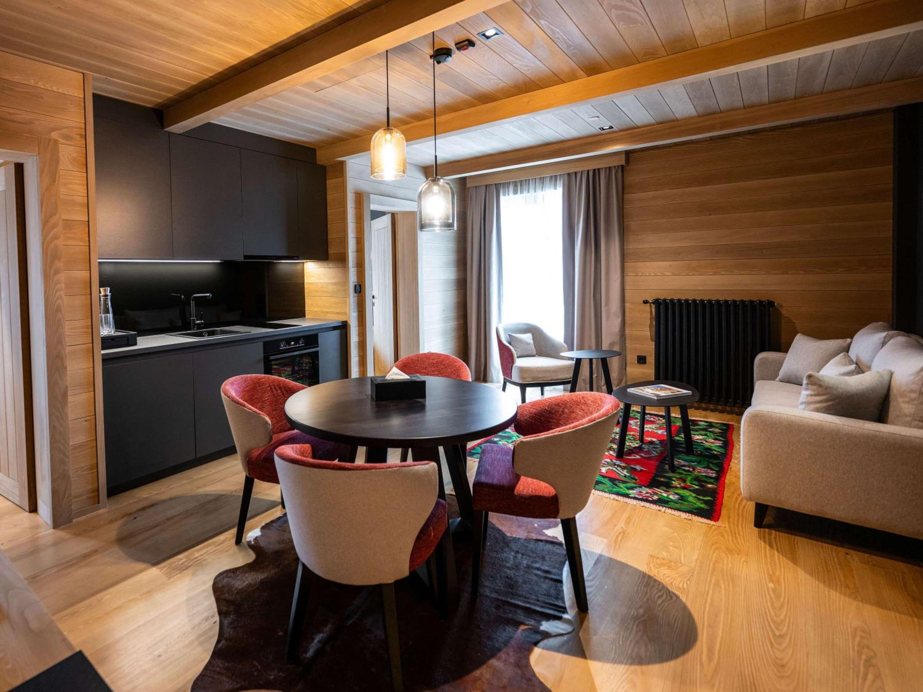 Signature Suite - Photo 4