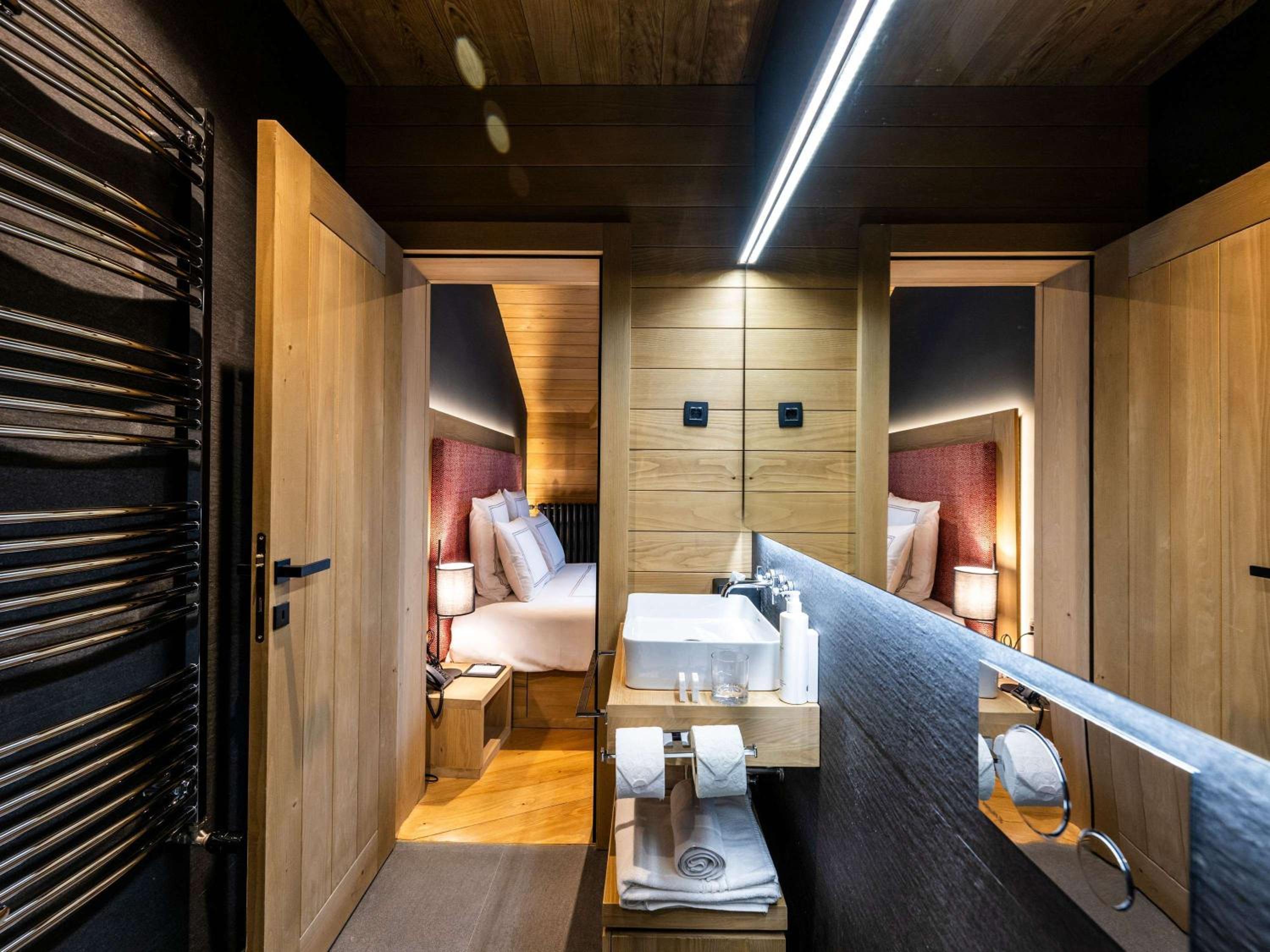 Signature Suite - Photo 5