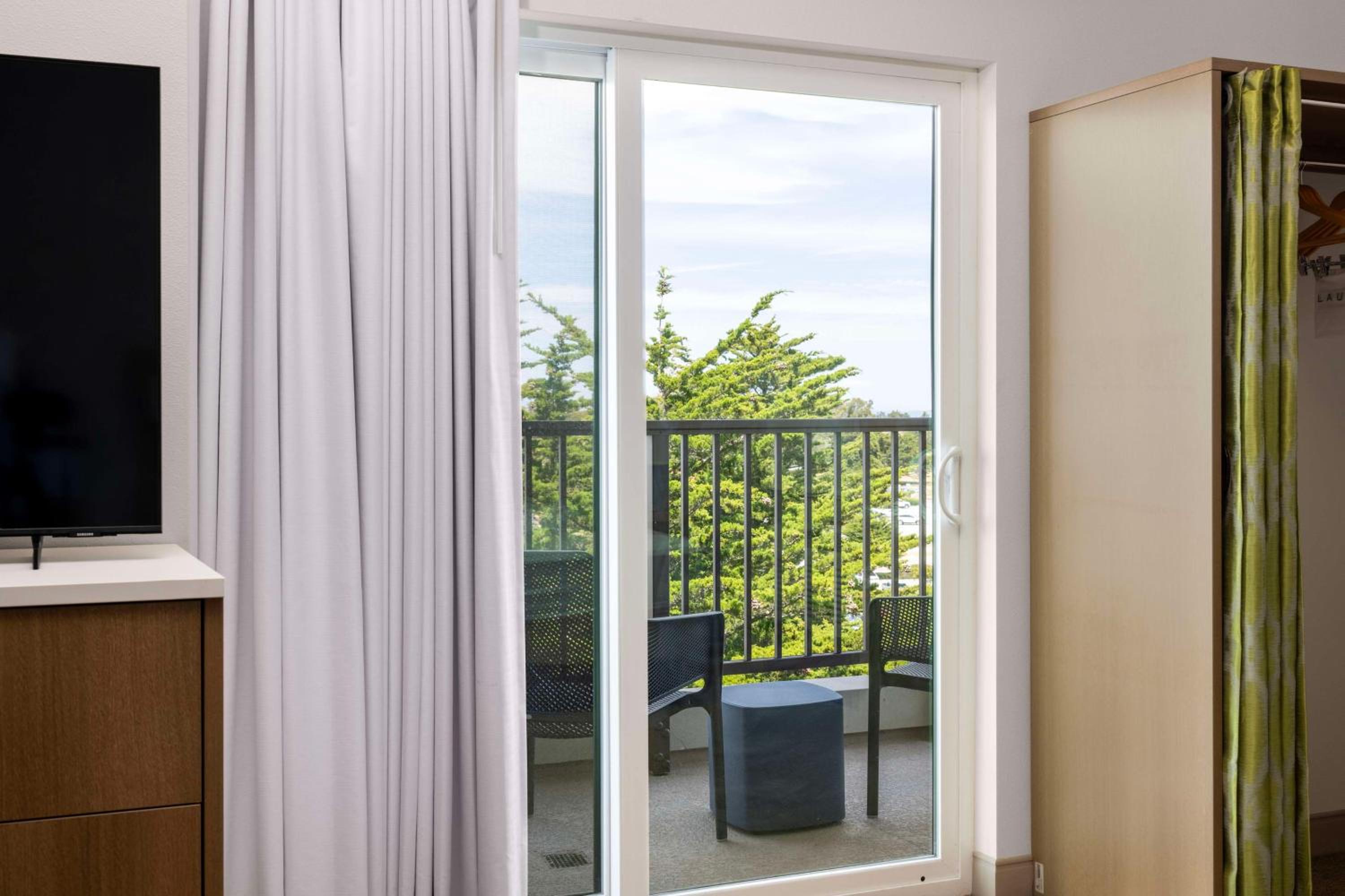 One-Bedroom King Suite with Partial Ocean View