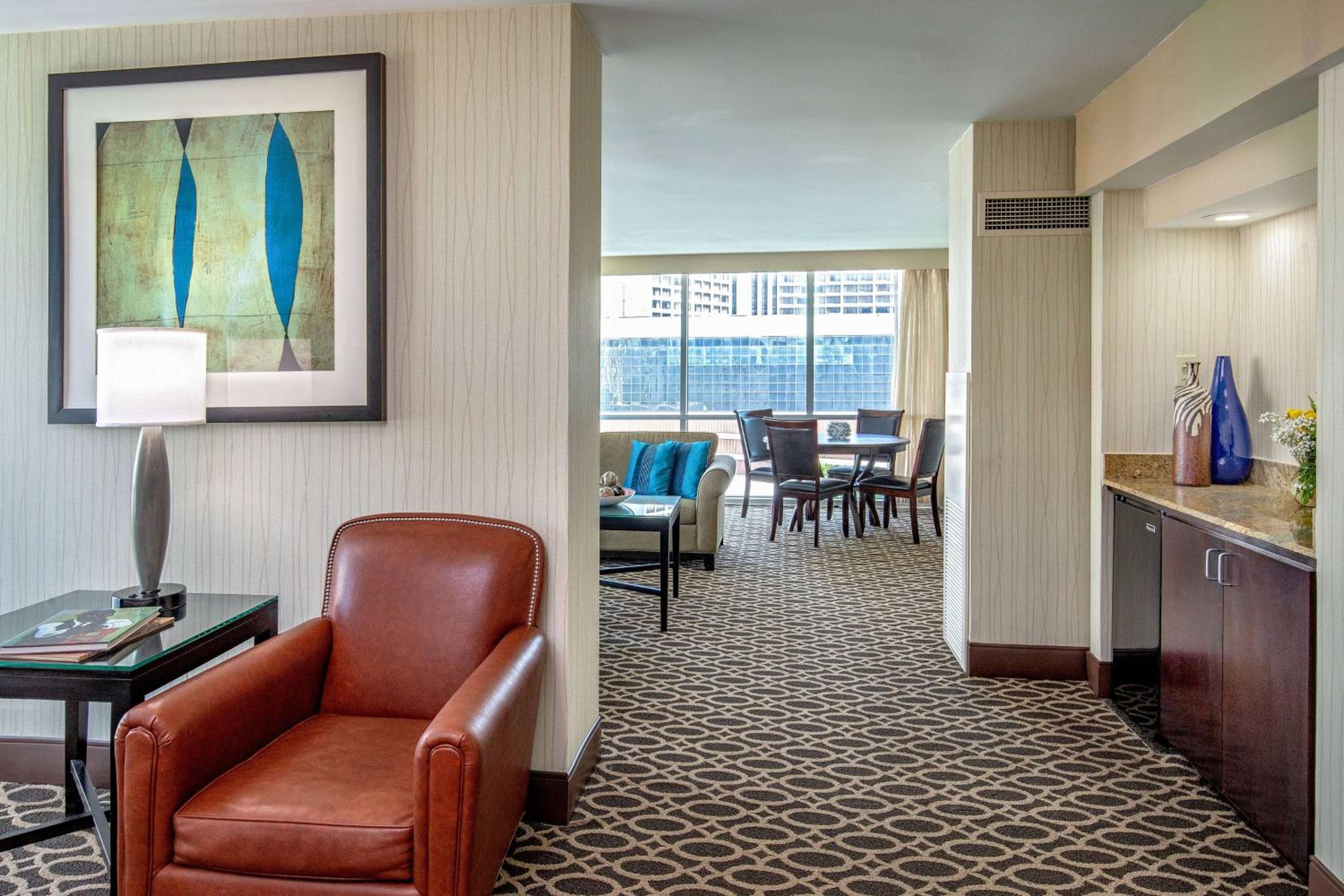 Executive King Suite - Non-Smoking - Photo 5