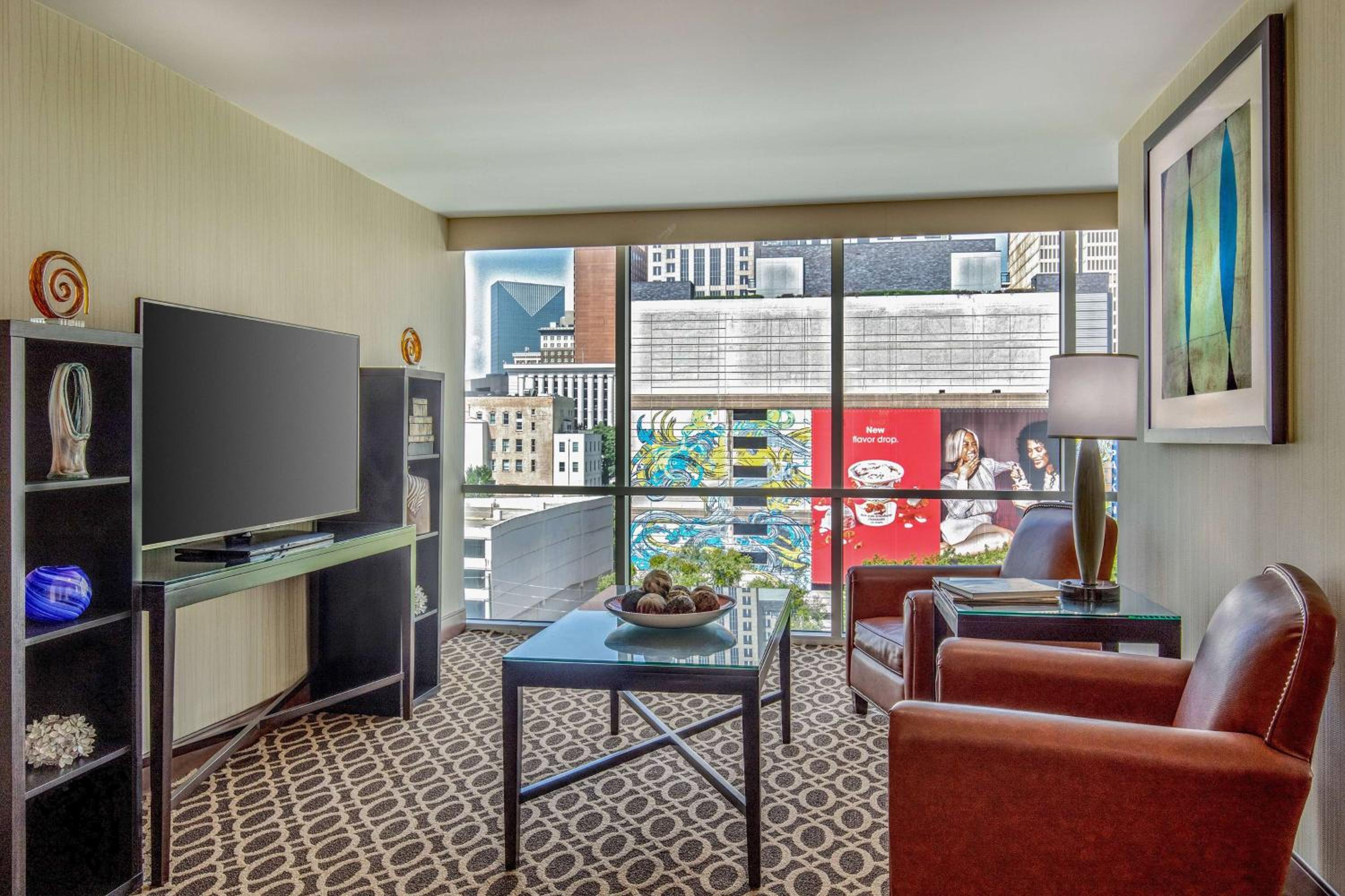 Corner King Suite, Non-Smoking - Photo 1