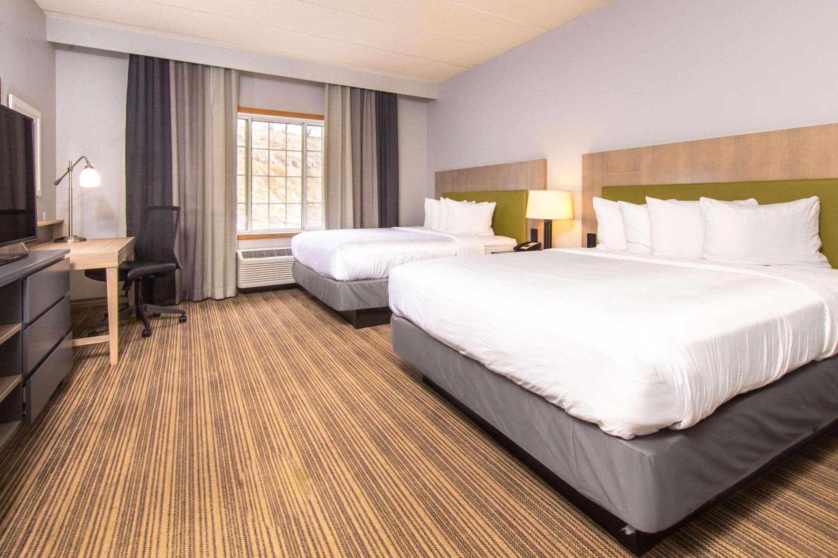 Two King Beds - Non-Smoking - Photo 2