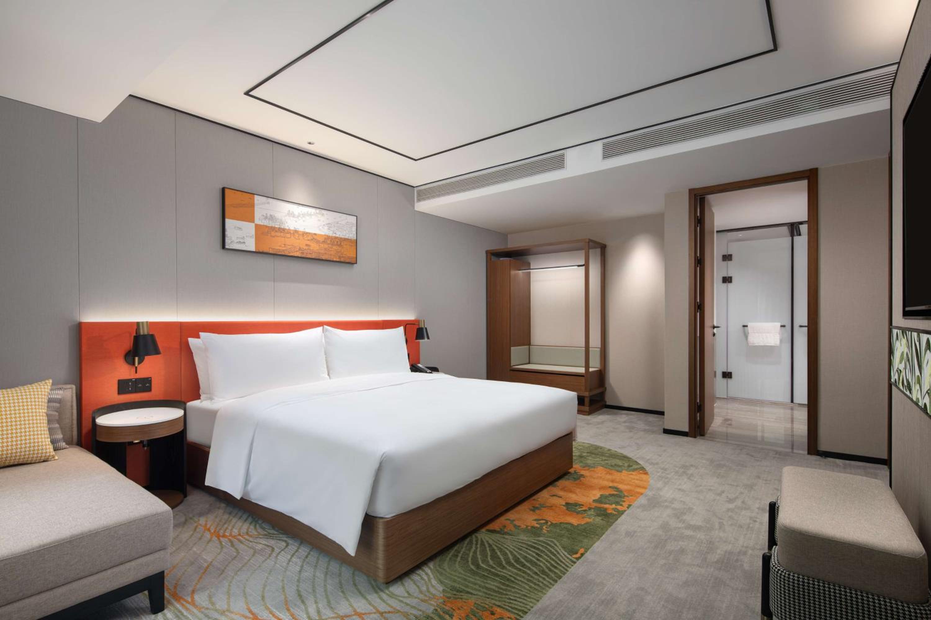 Deluxe King Suite photo 1