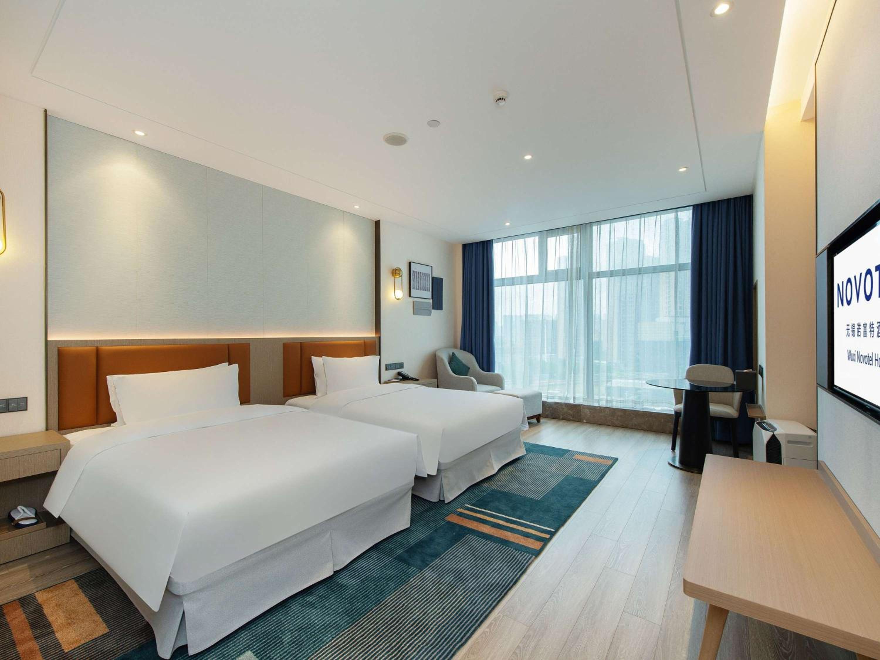 Deluxe Suite with Two Single Beds