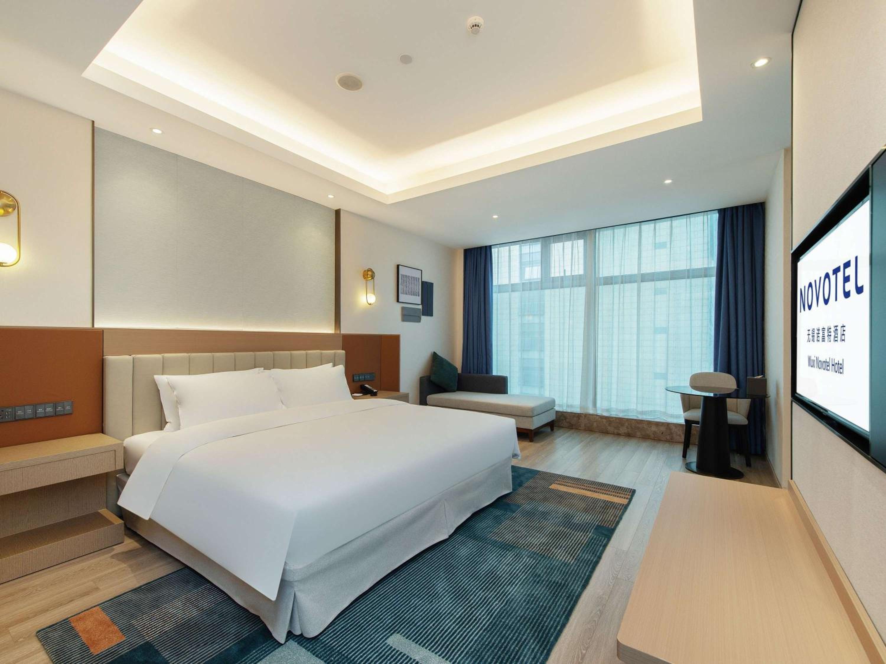 Superior King Room with One King Bed