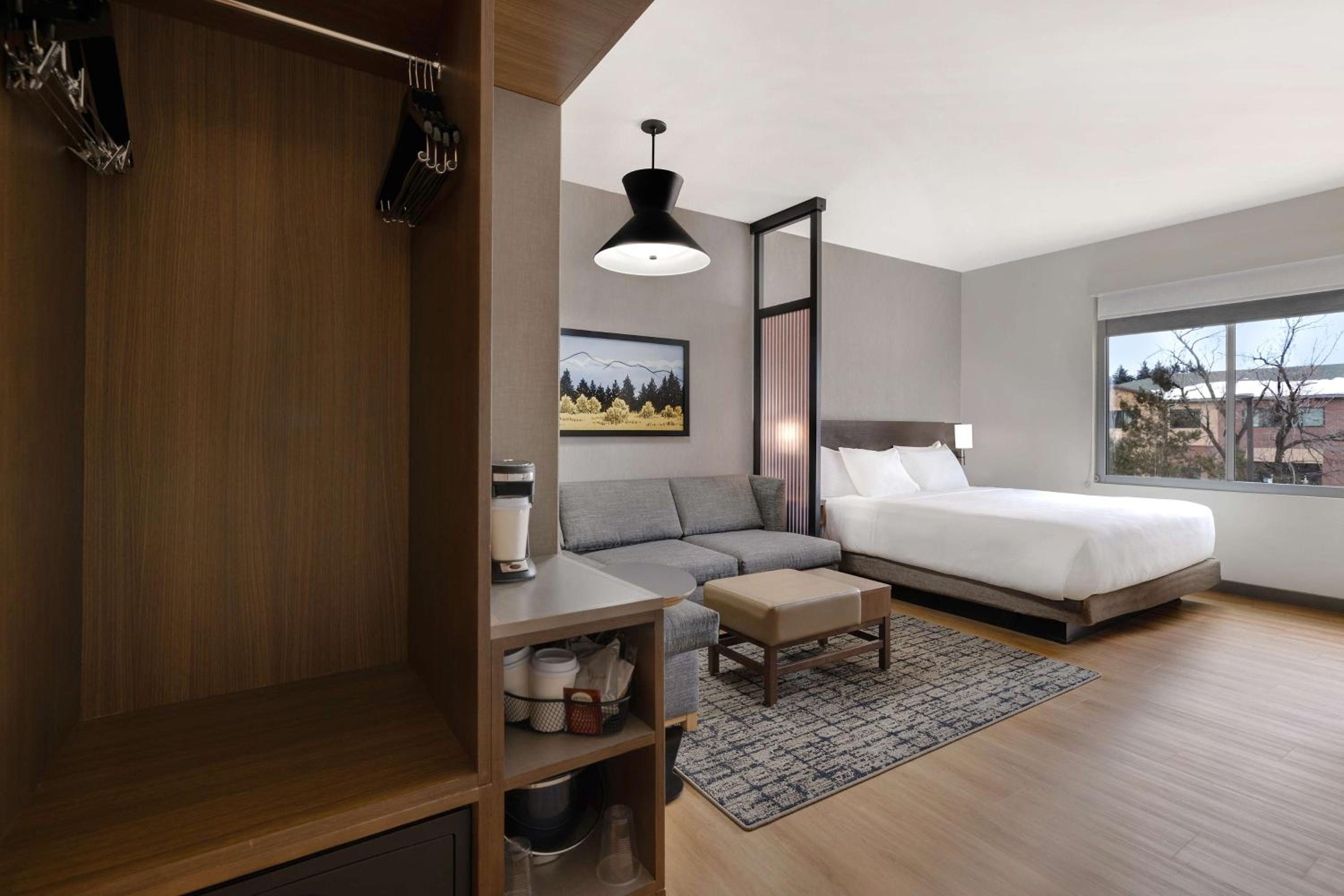 King Room with Sofa Bed - High Floor - Photo 2
