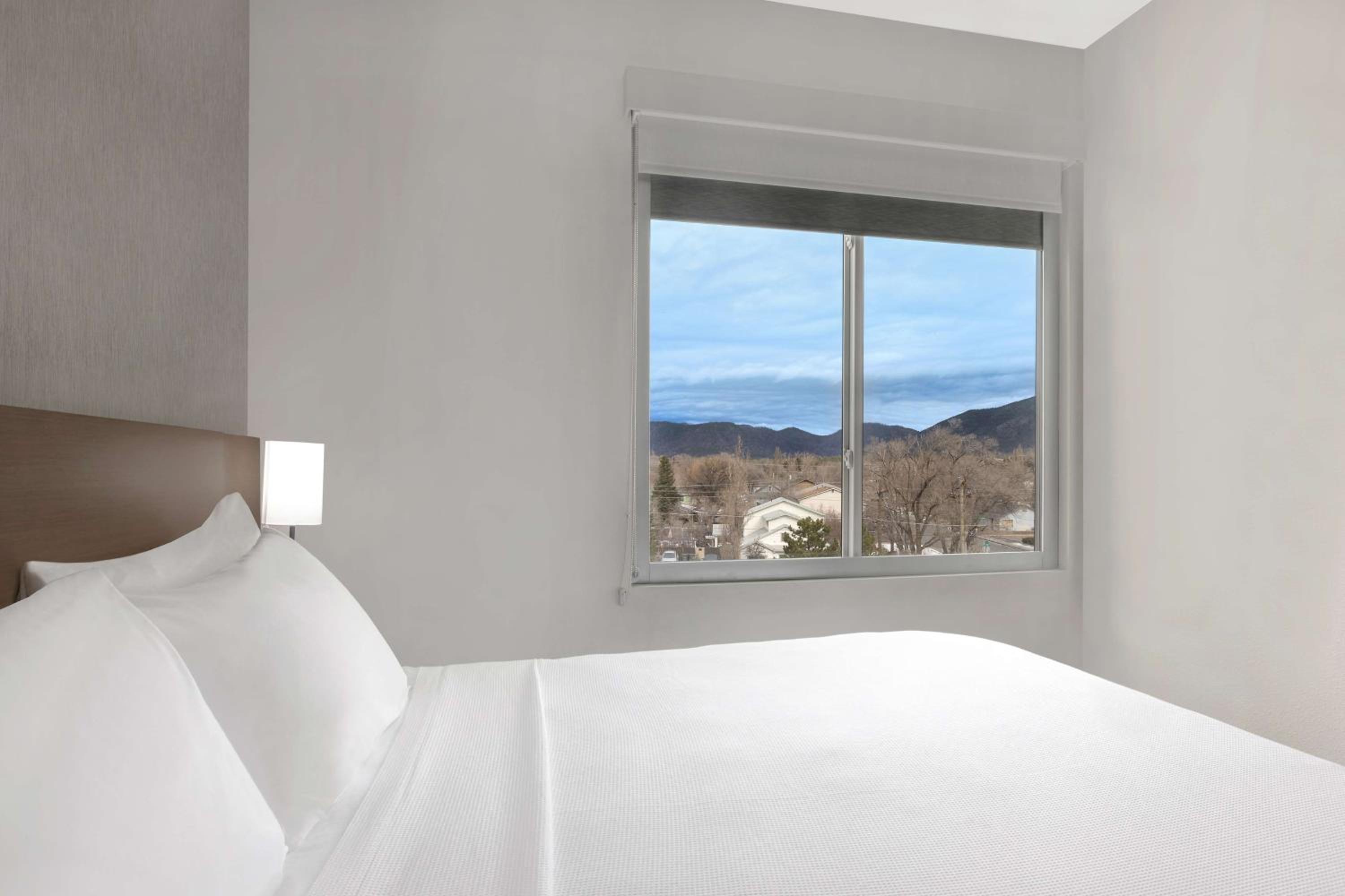 King Room with Sofa Bed - High Floor - Photo 3