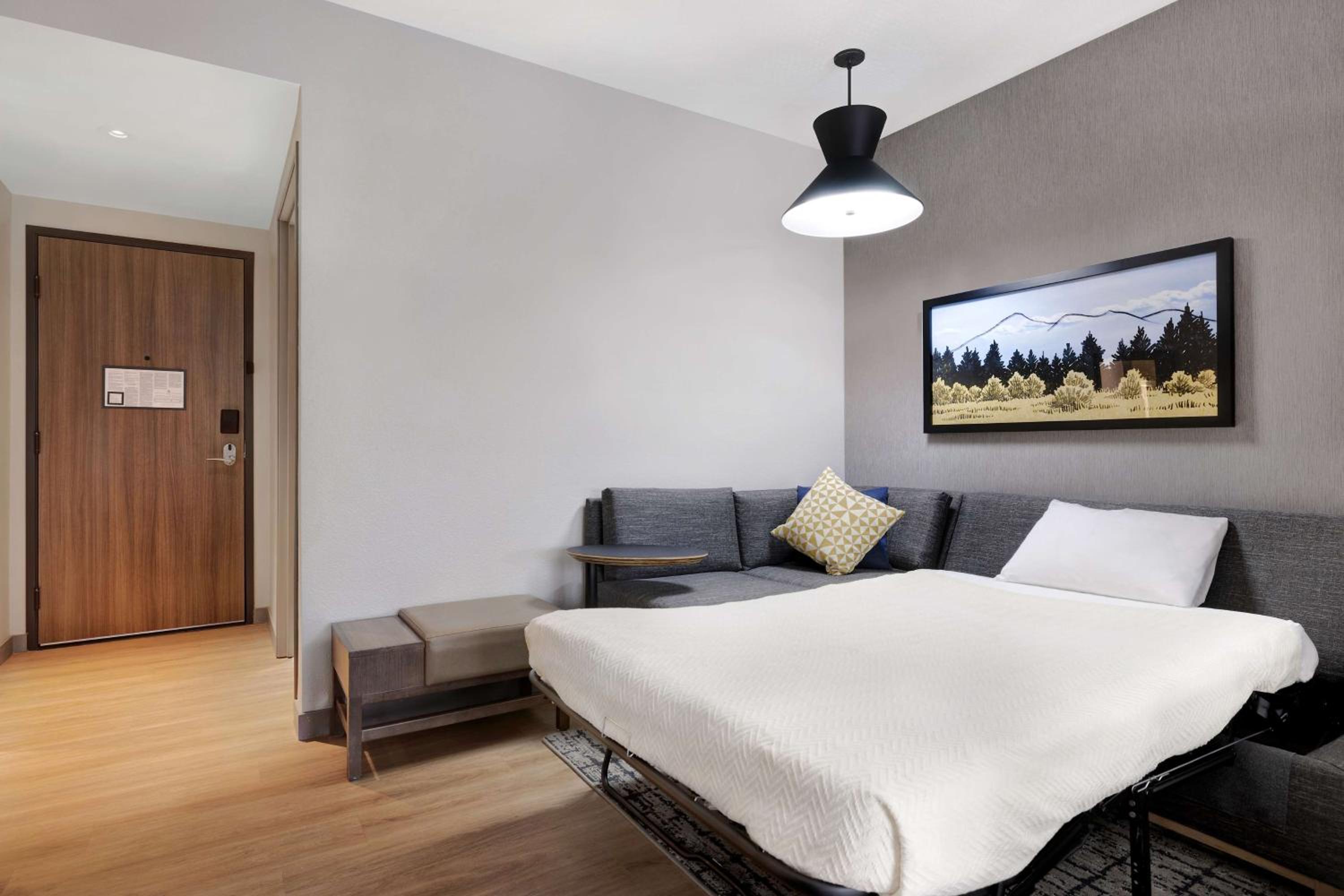 King Room with Sofa Bed - High Floor - Photo 6