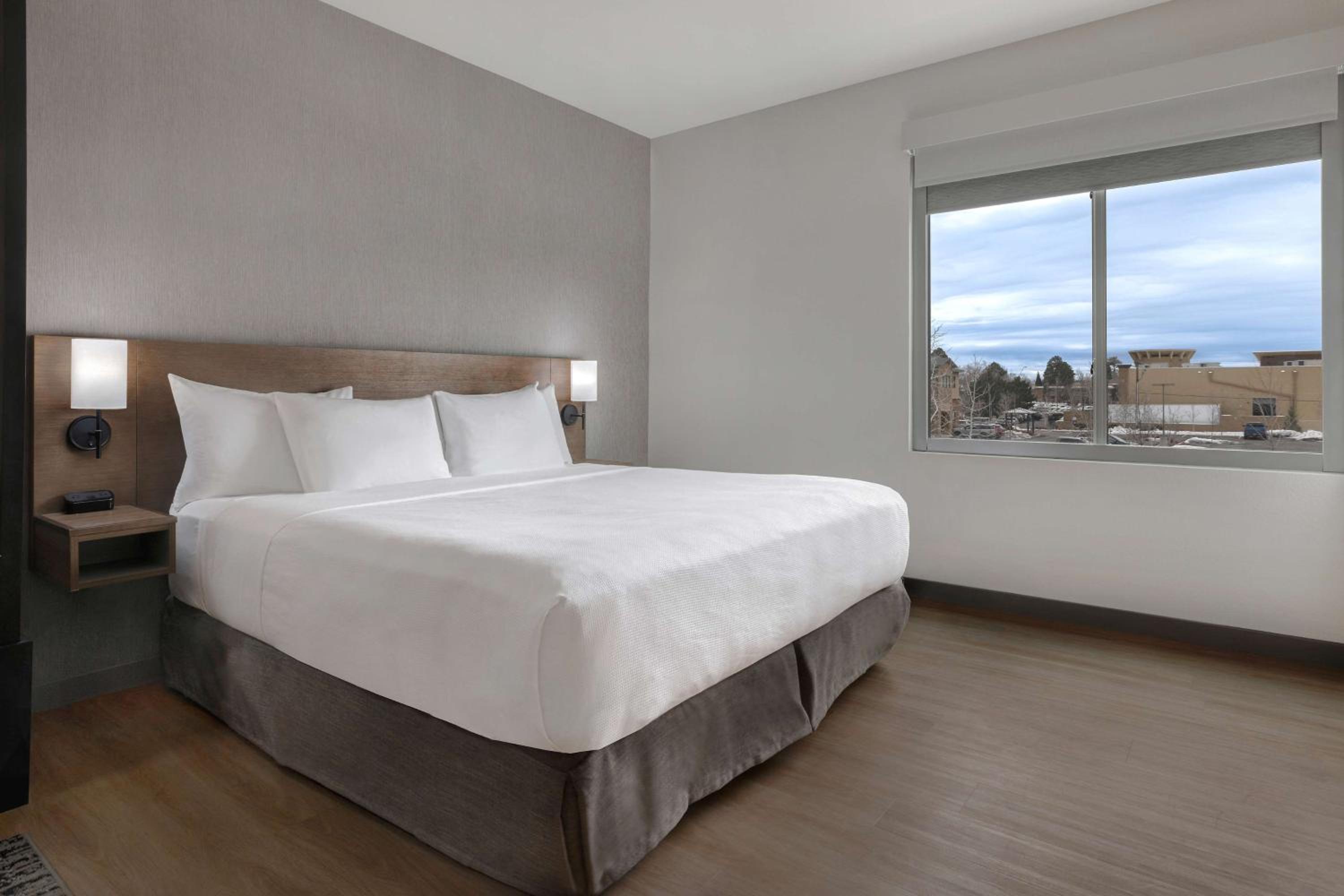 King Room with Sofa Bed - High Floor - Photo 8