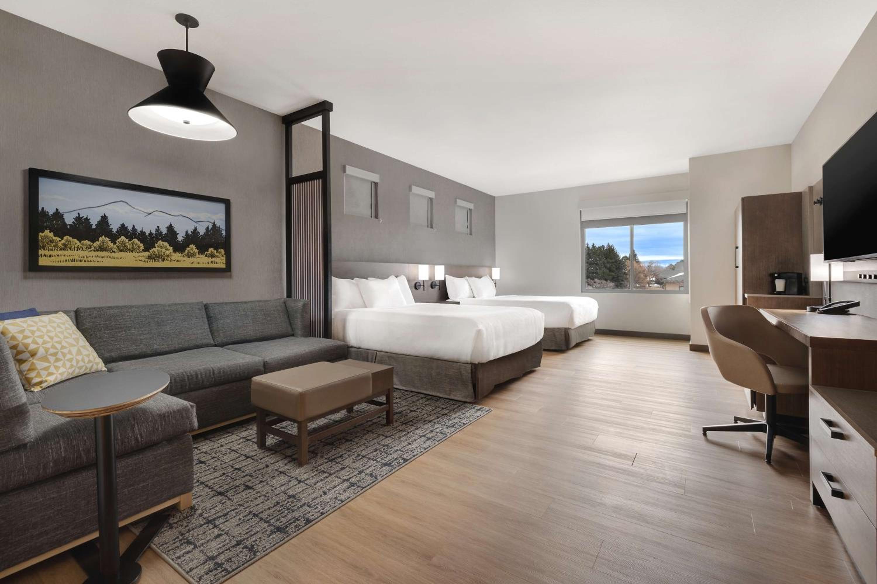 Queen Room with Two Queen Beds and Sofa Bed - Photo 13
