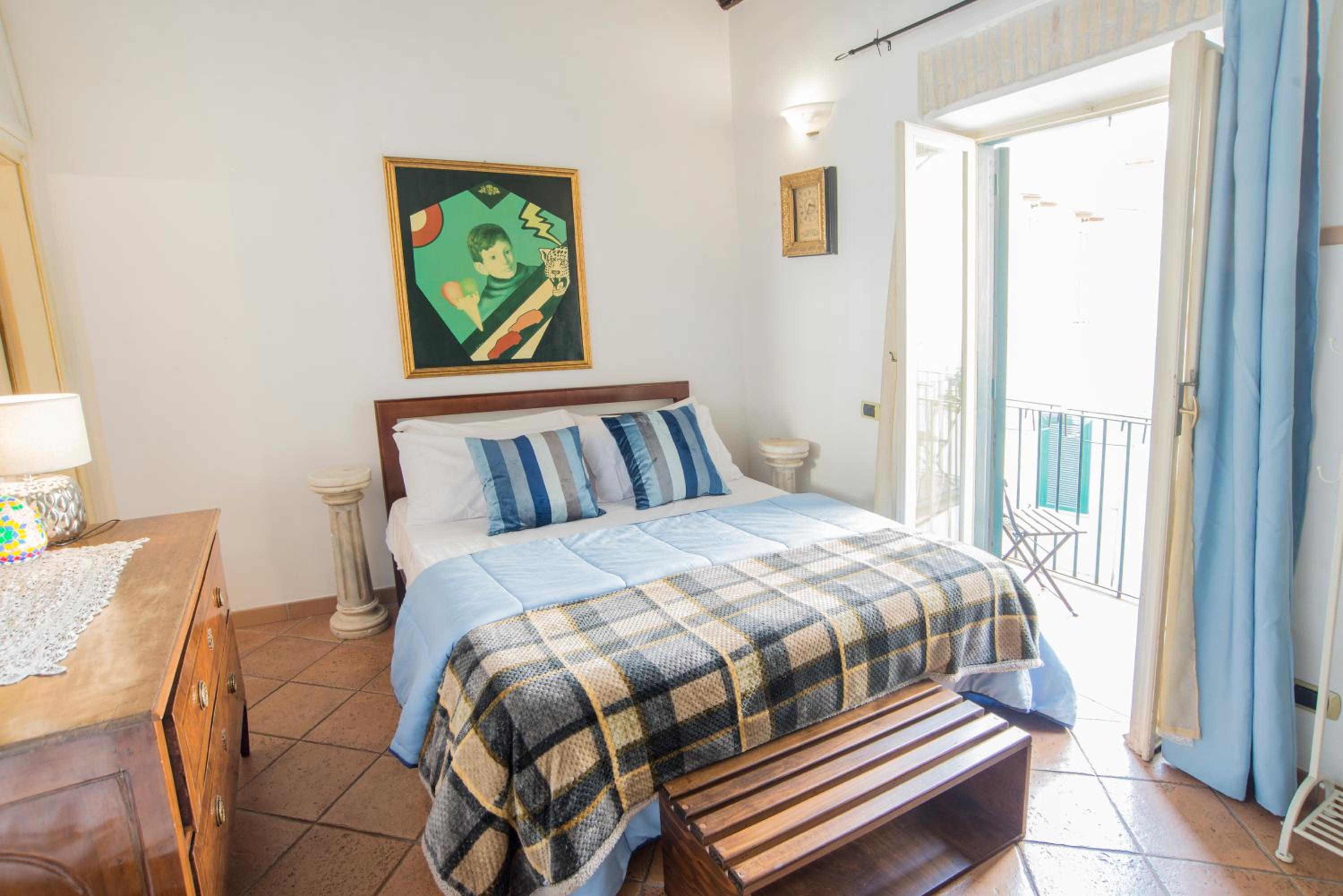 Deluxe Room (2 Adults + 1 Child)