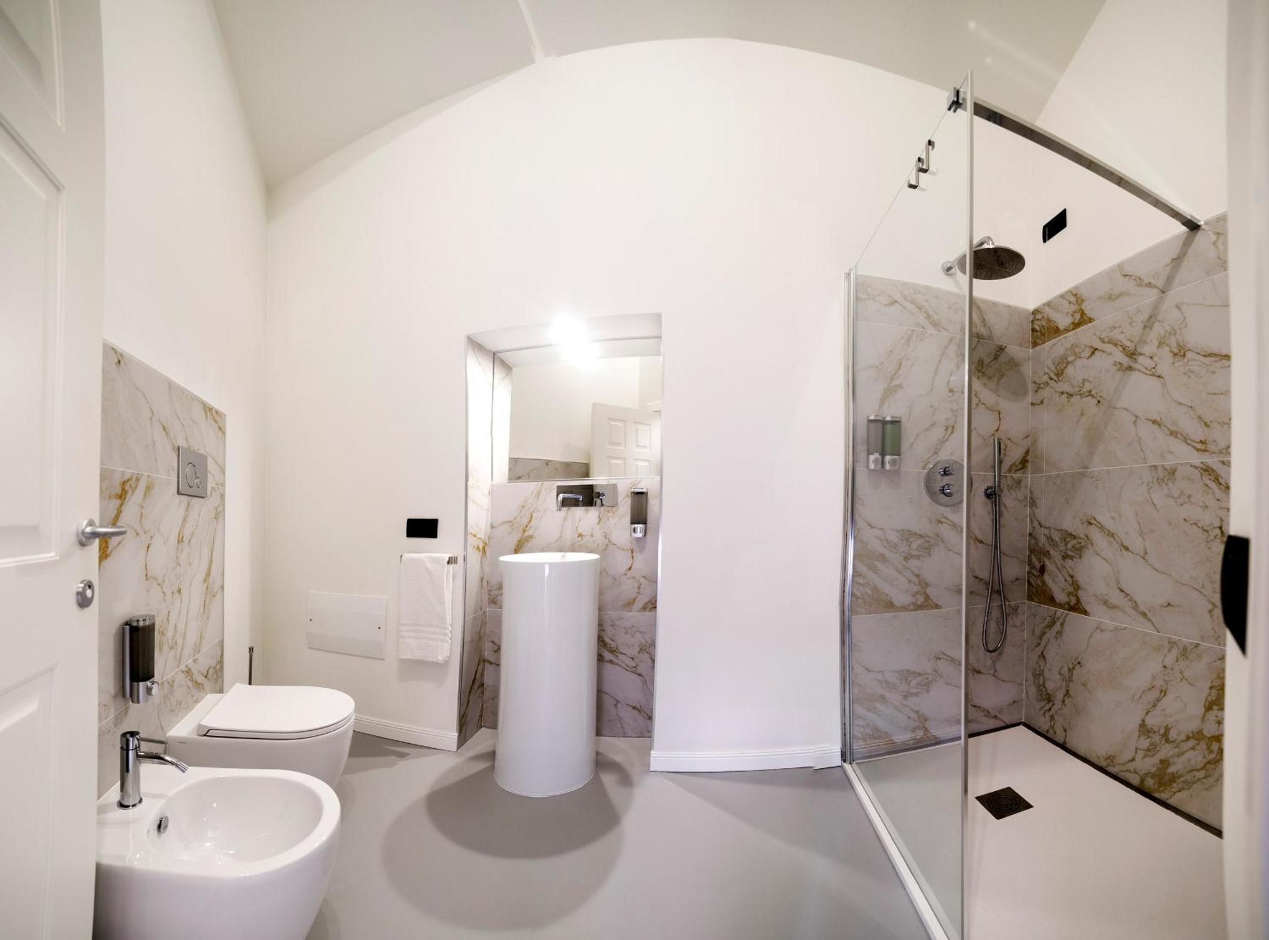 King Room with Spa Bath photo 3