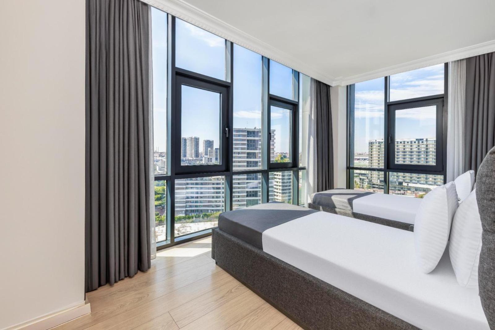 Three-Bedroom Apartment with City View photo 1