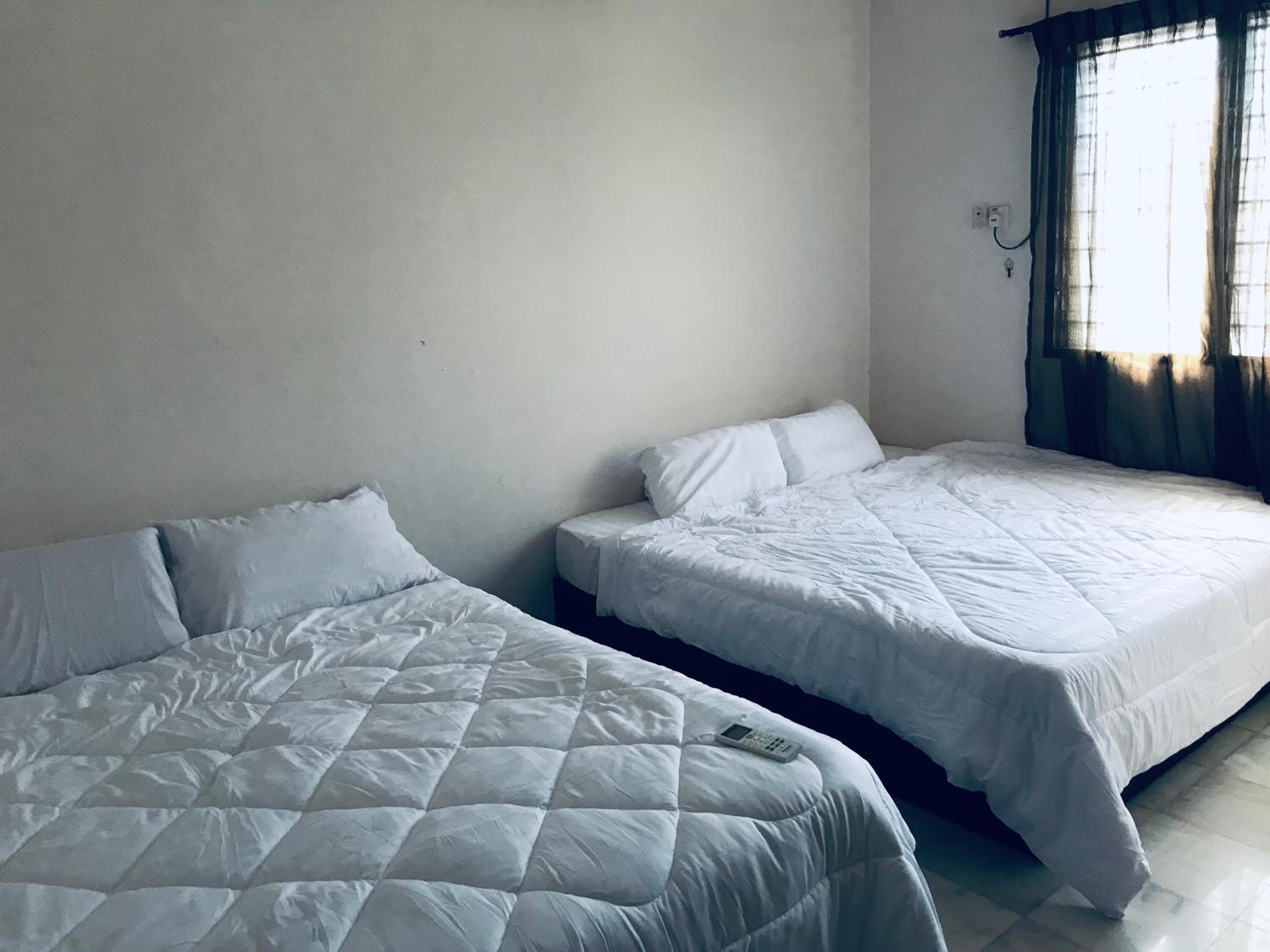 Deluxe Queen Room with Two Queen Beds photo 1