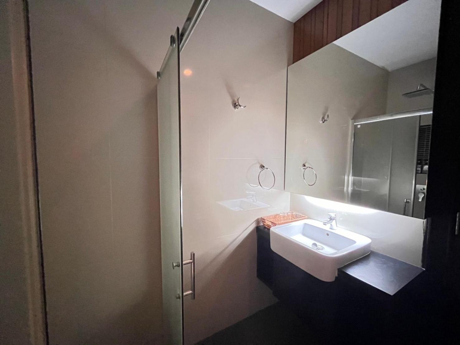Deluxe Double or Twin Room with Pool Access - Photo 13