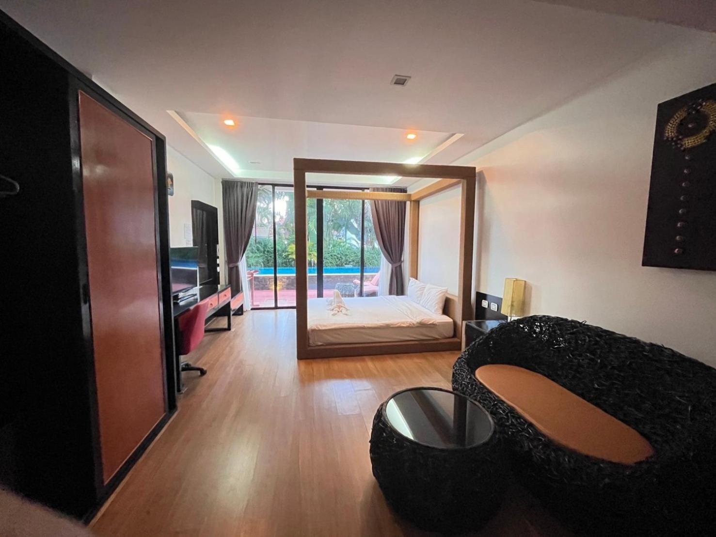 Deluxe Double or Twin Room with Pool Access - Photo 4