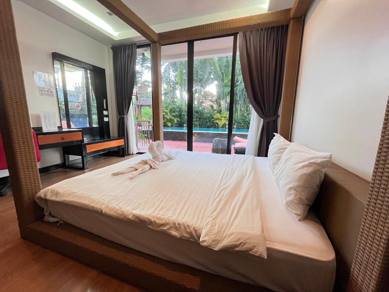Deluxe Double or Twin Room with Pool Access - Photo 9