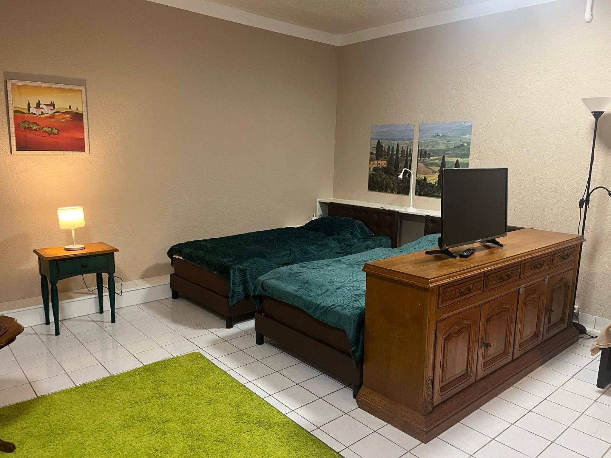 One-Bedroom Apartment photo 1