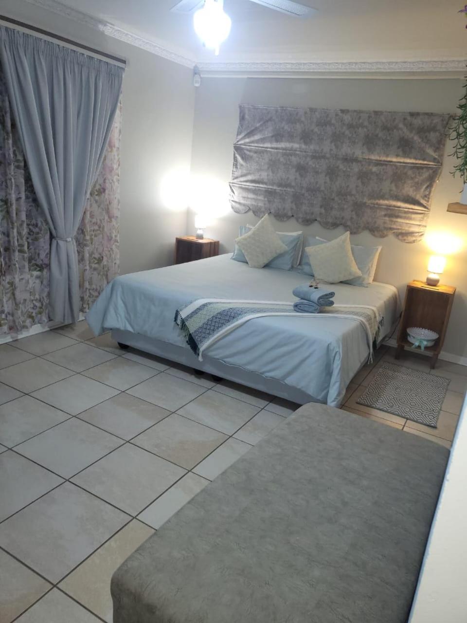Double Room with Private Bathroom photo 1