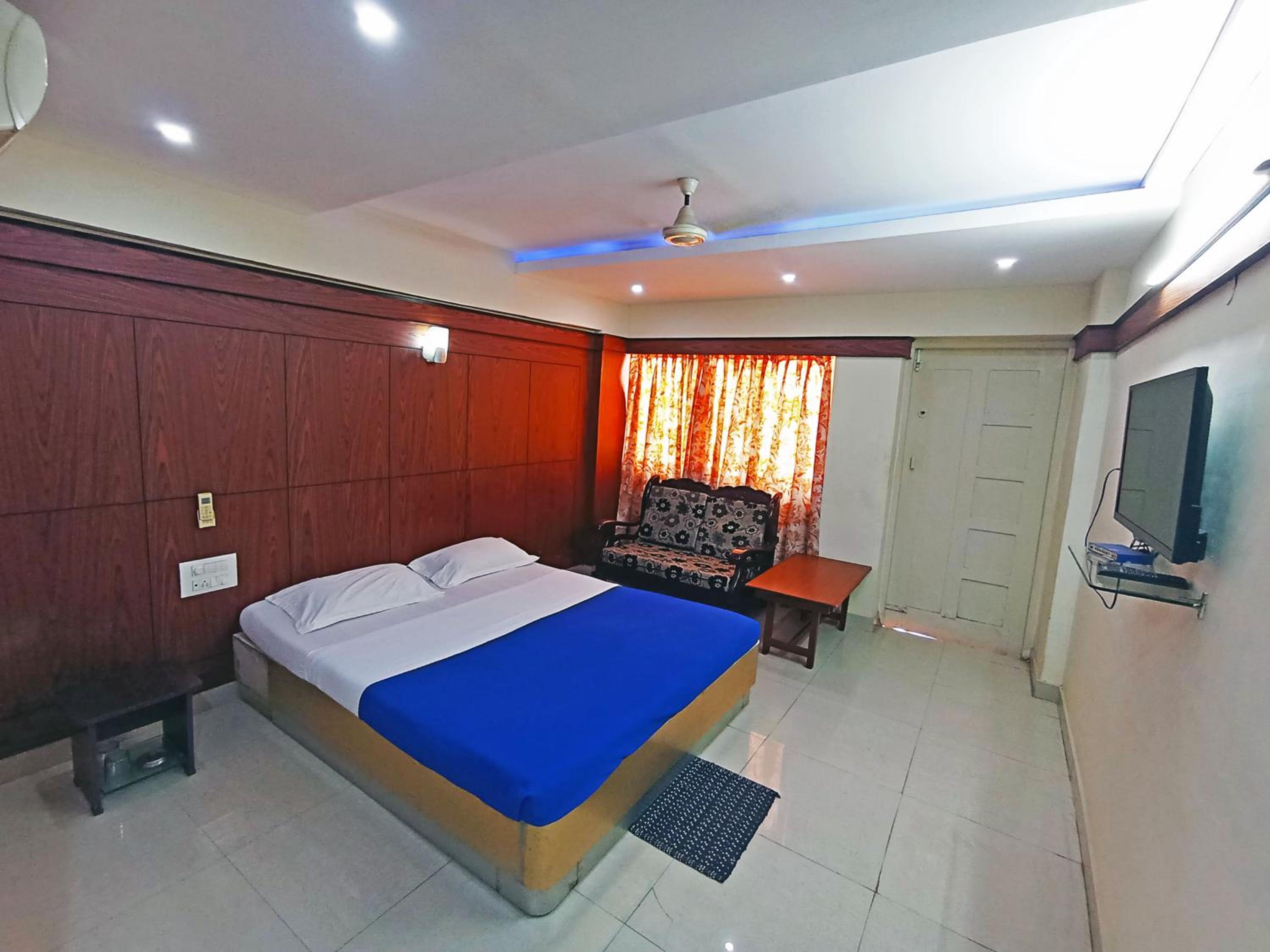 Deluxe Double Room - Photo 9