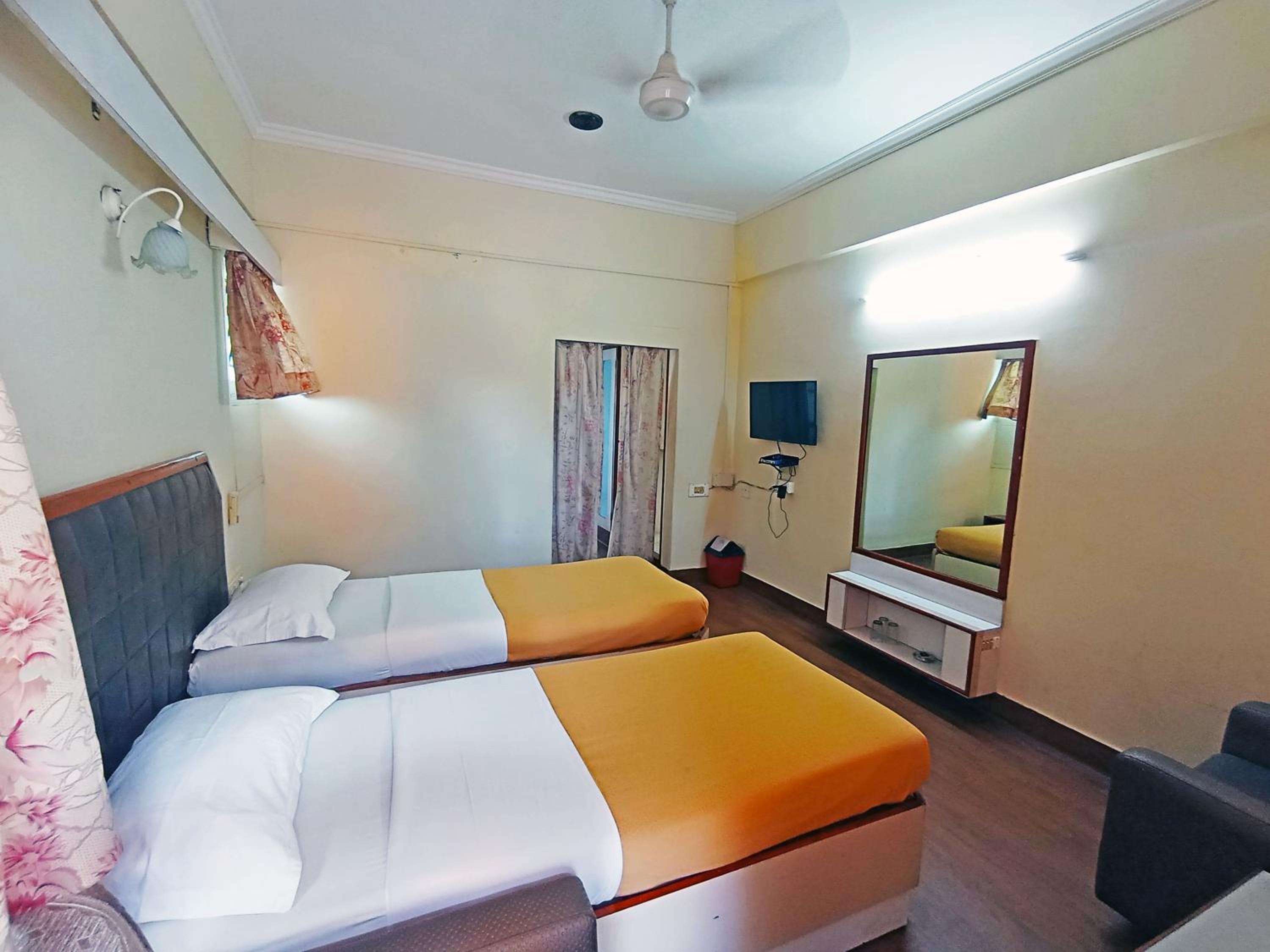 Executive Suite - Photo 8