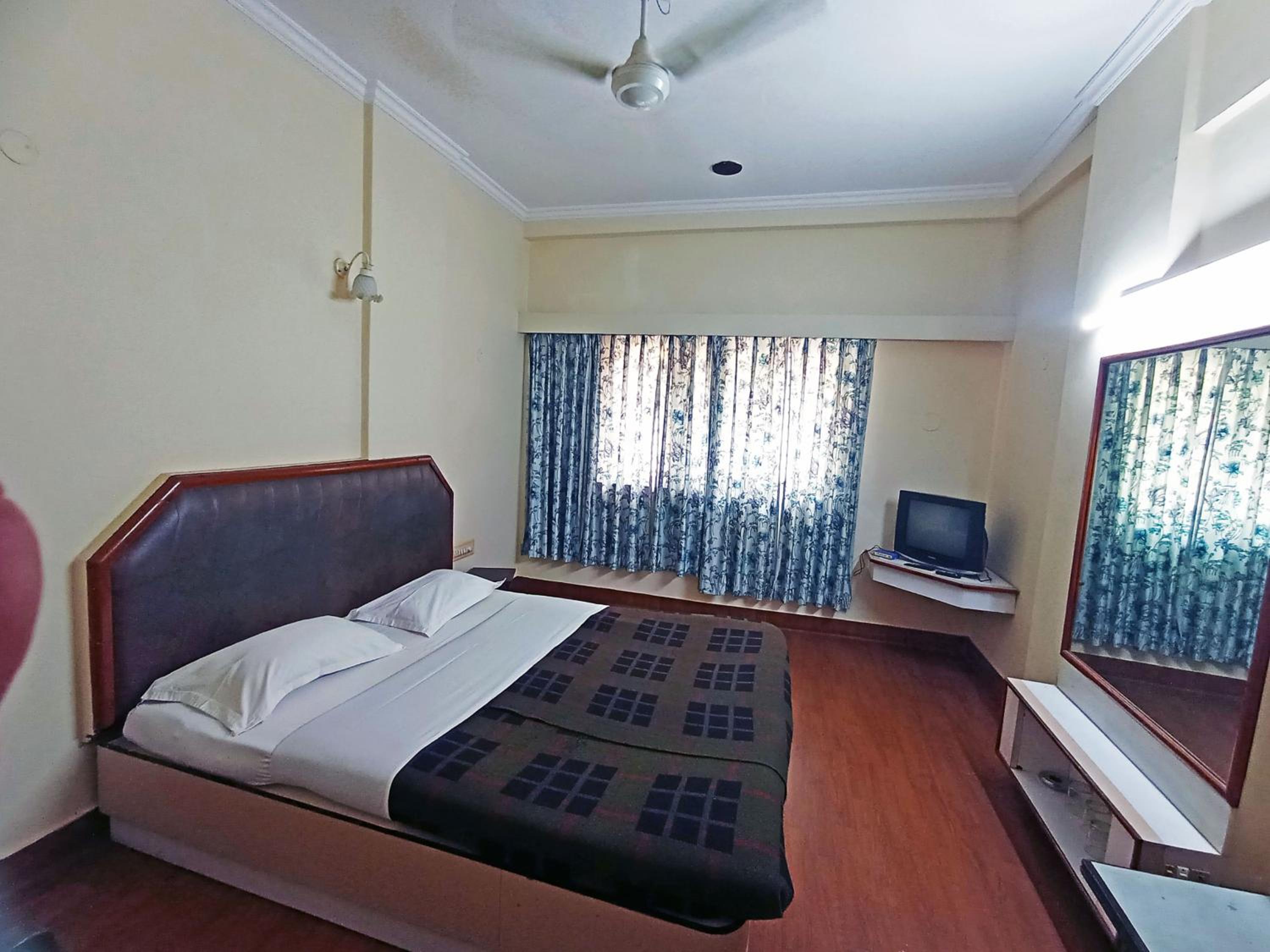 Standard Double Room with Fan - Photo 1
