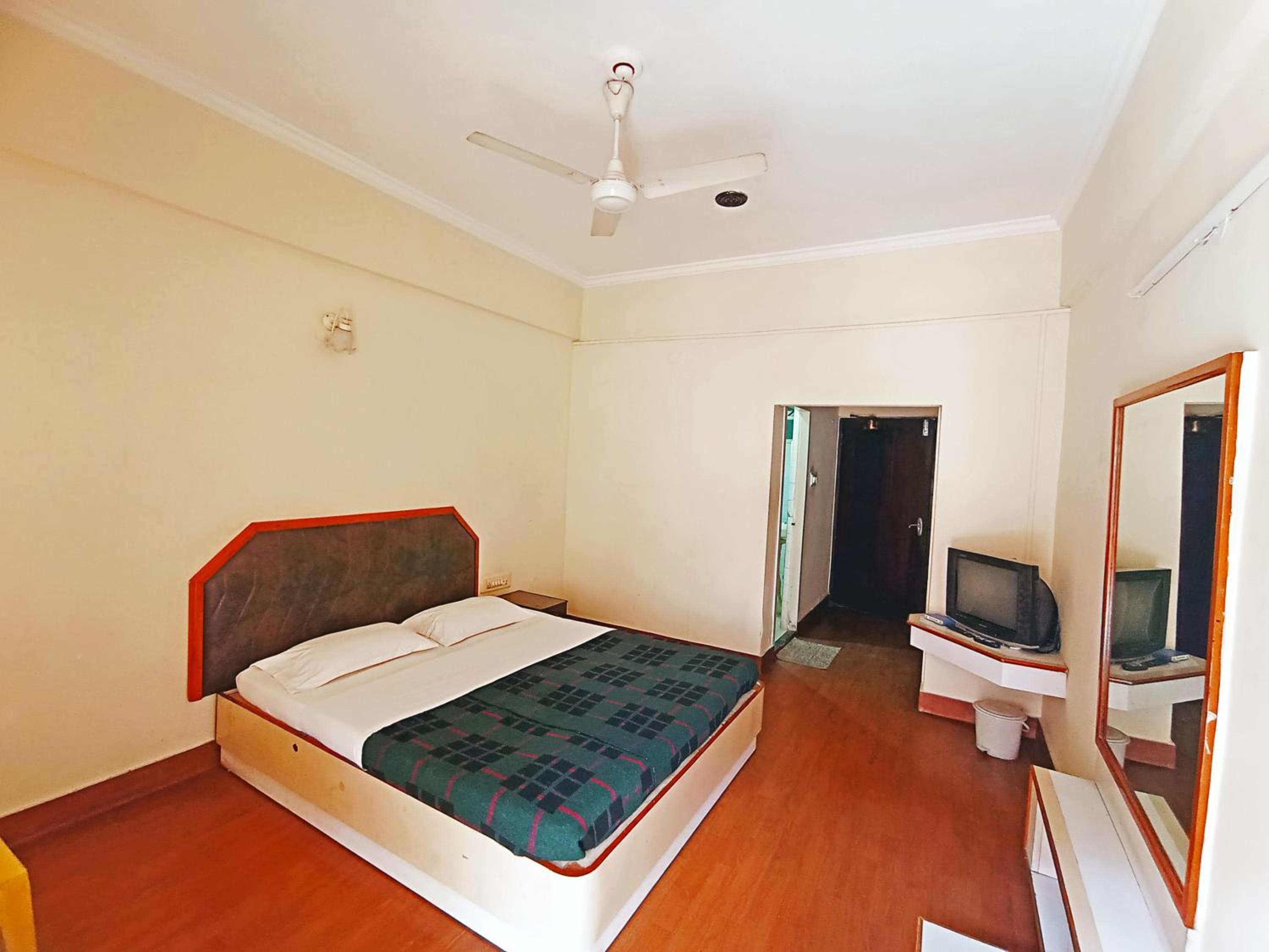 Budget Double Room - Photo 7