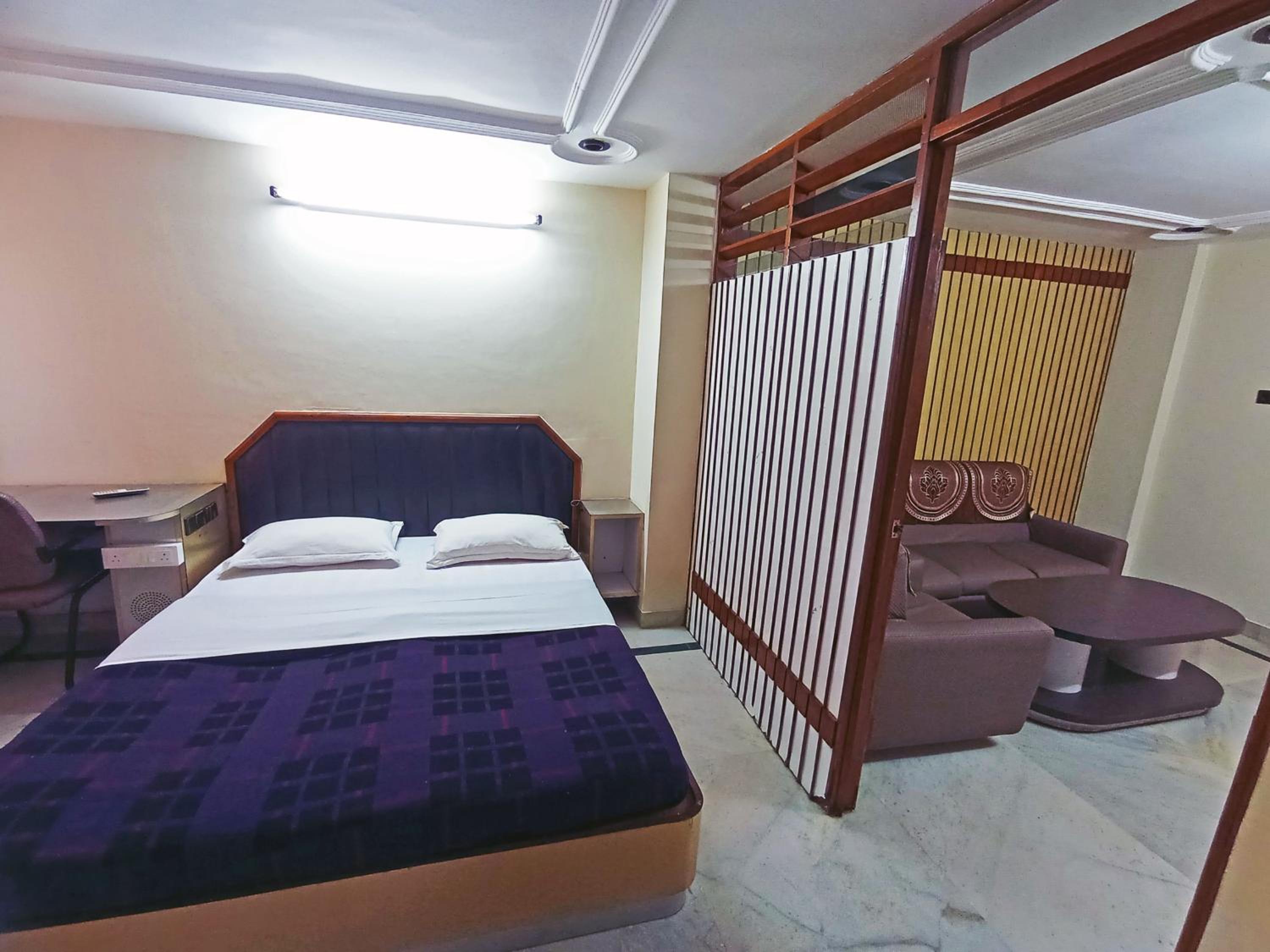 Executive Suite - Photo 2